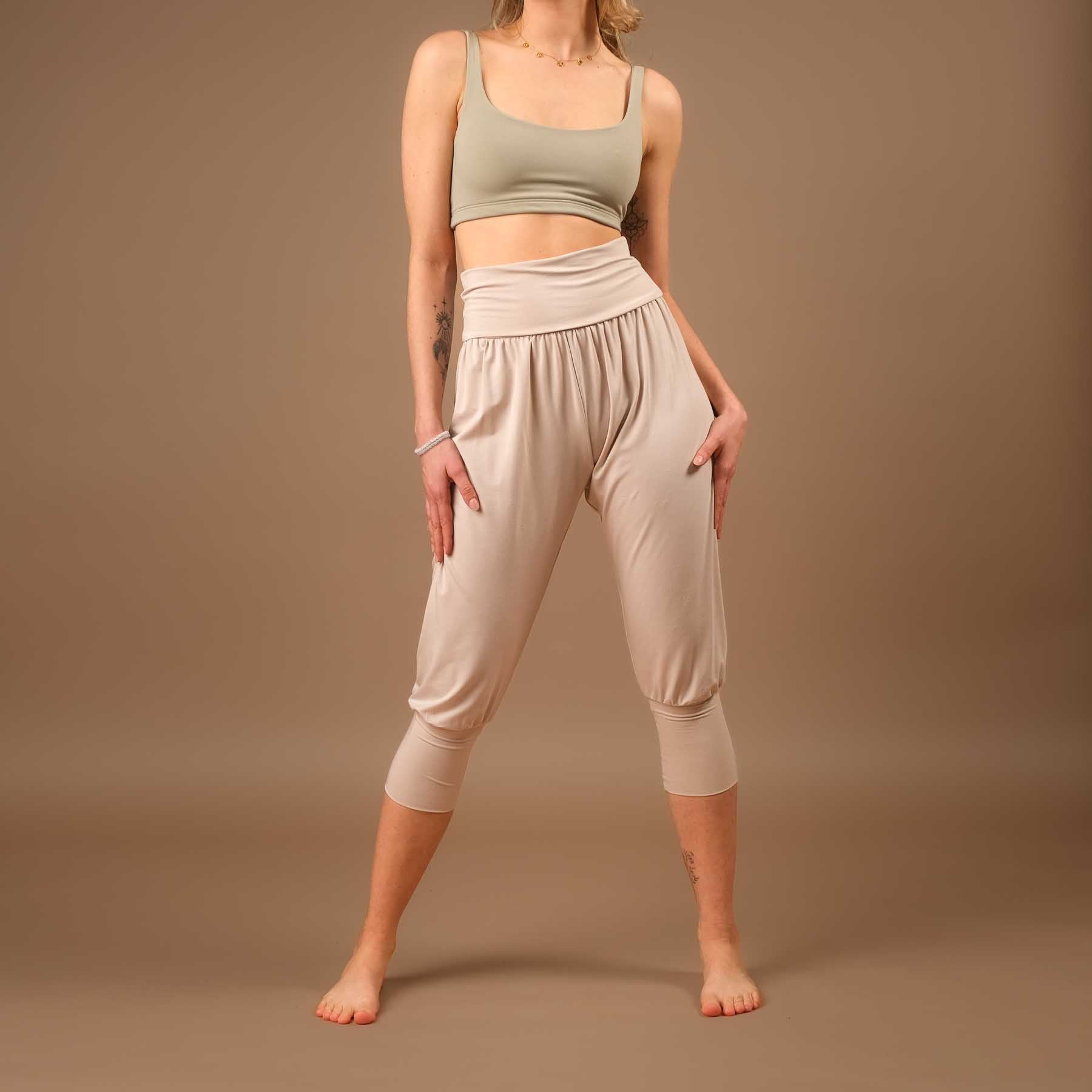 Pantaloni yoga larghi sostenibili harem 3/4 Taj Mahal made in Switzerland, sabbia