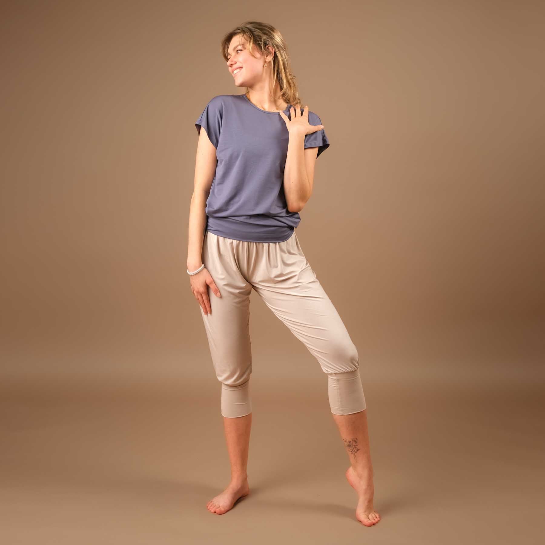 Pantaloni yoga larghi sostenibili harem 3/4 Taj Mahal made in Switzerland, sabbia