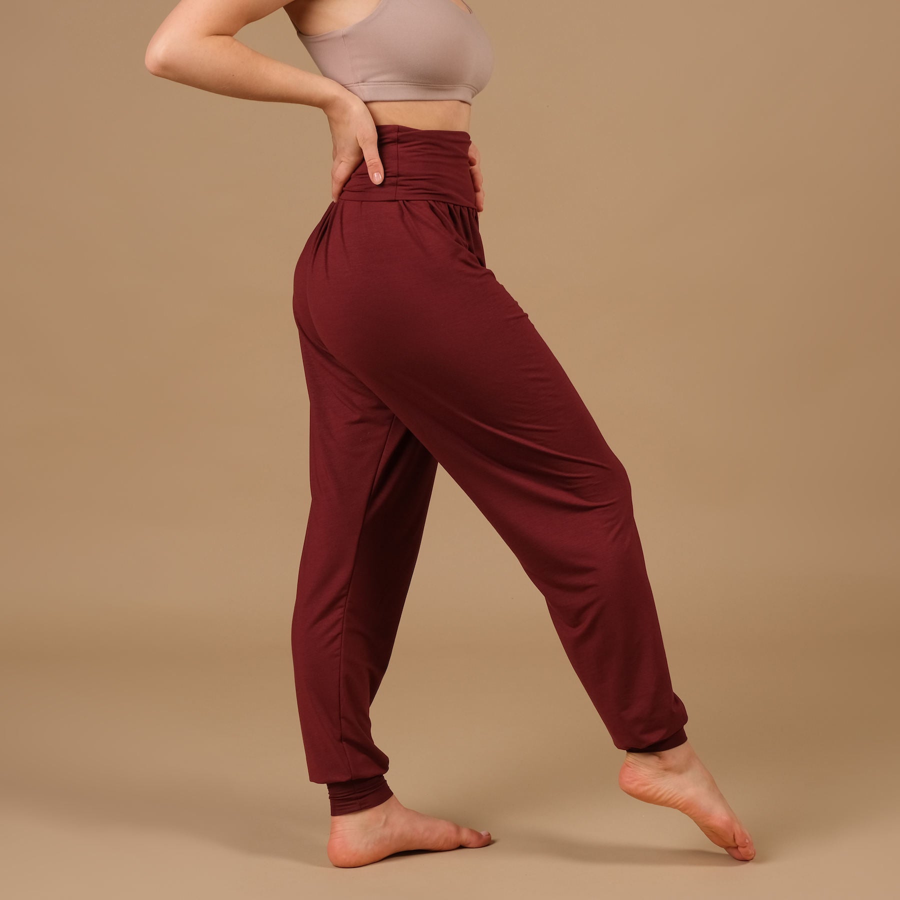 Pantaloni da yoga Taj Mahal lunghi realizzati in modo sostenibile in Svizzera rosso bordeaux