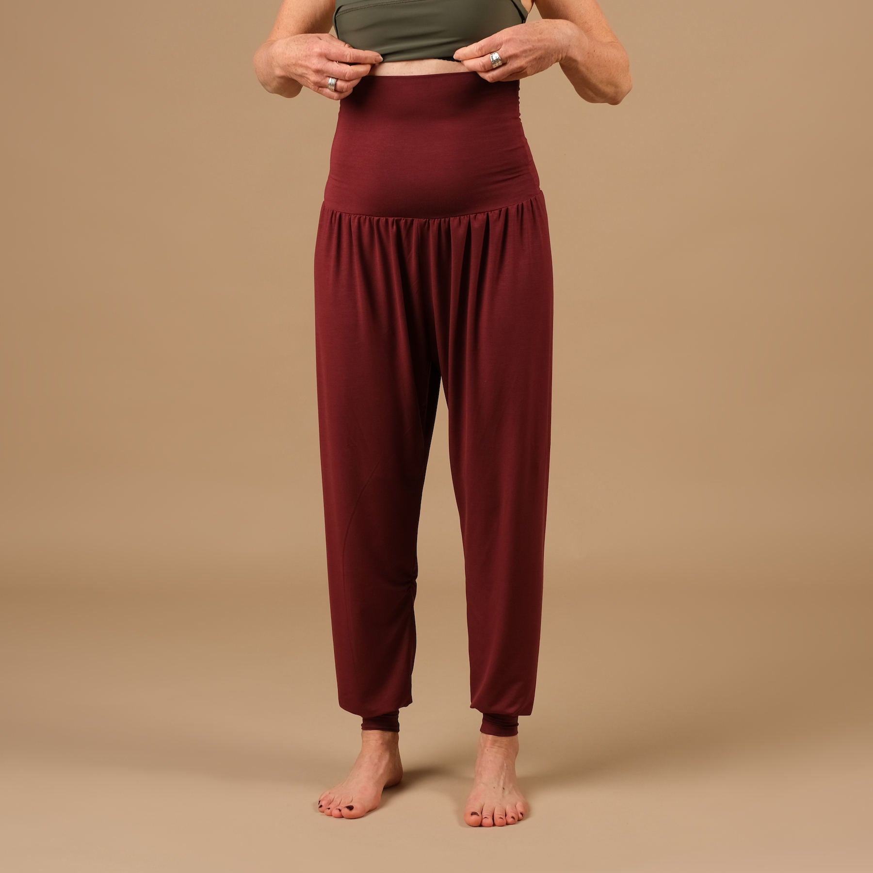 Pantaloni da yoga Taj Mahal lunghi realizzati in modo sostenibile in Svizzera rosso bordeaux