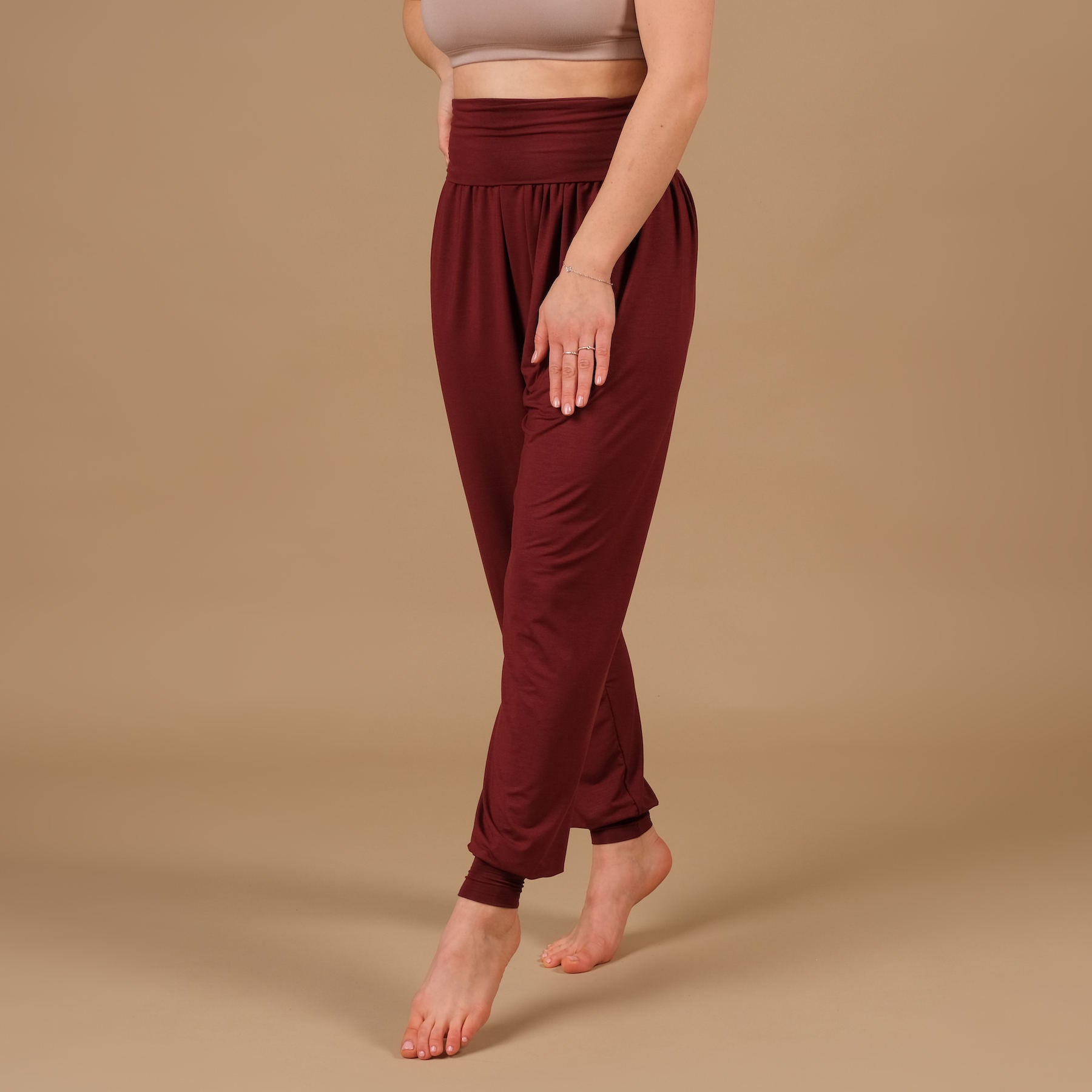 Pantaloni da yoga Taj Mahal lunghi realizzati in modo sostenibile in Svizzera rosso bordeaux