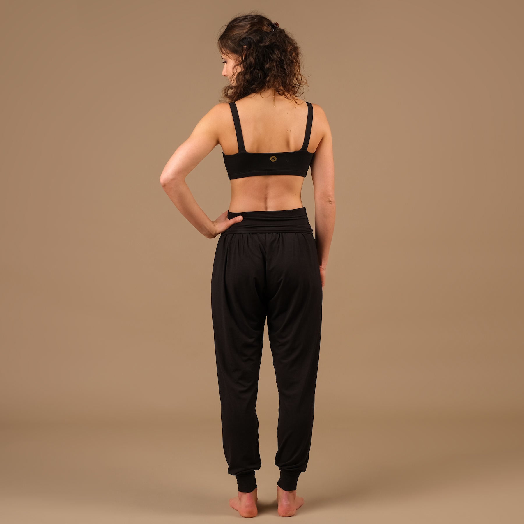 Pantaloni yoga Taj Mahal lunghi sostenibili made in Switzerland nero