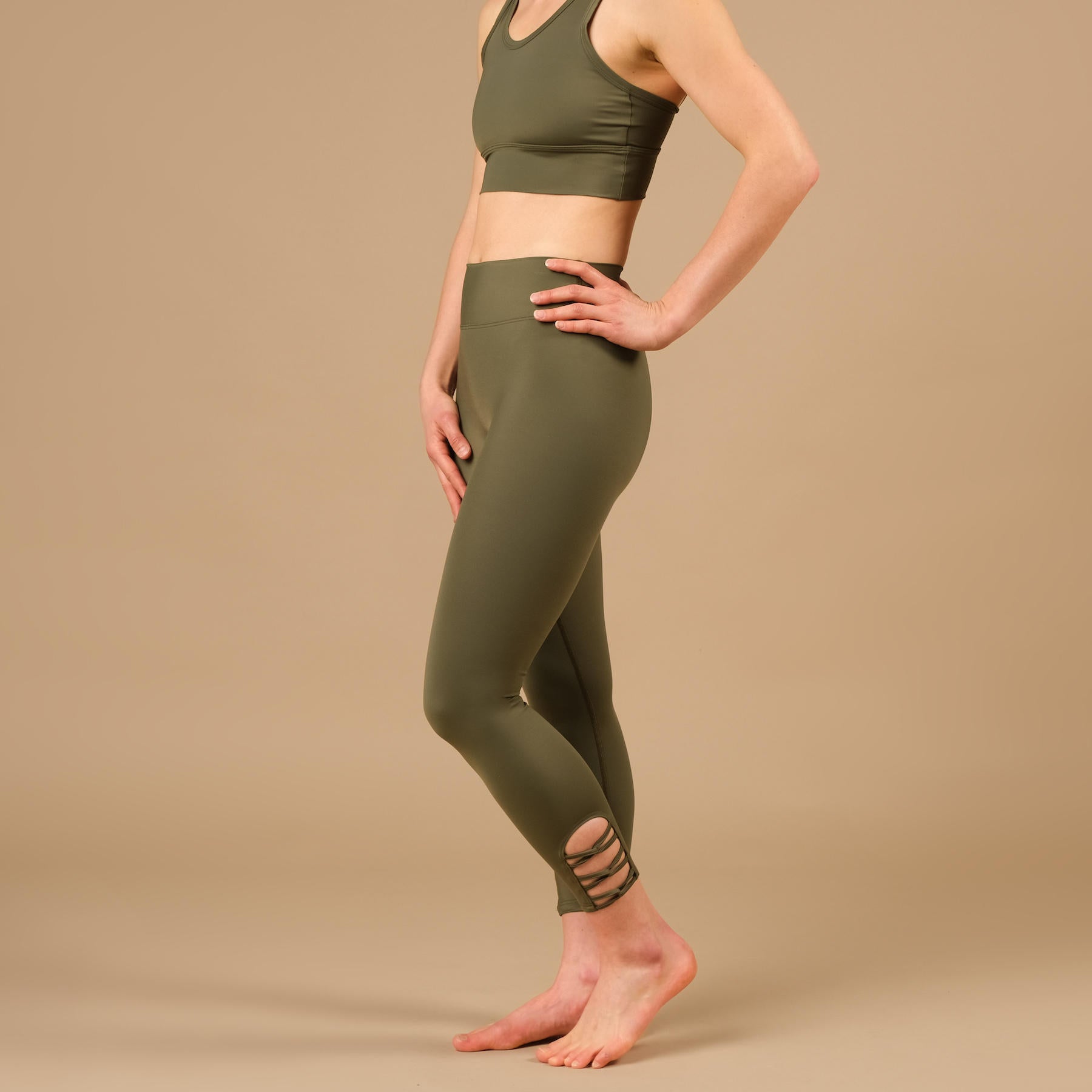 Leggings Yoga 7/8 Eco Mare realizzati in Svizzera con tessuto Econyl riciclato oliva