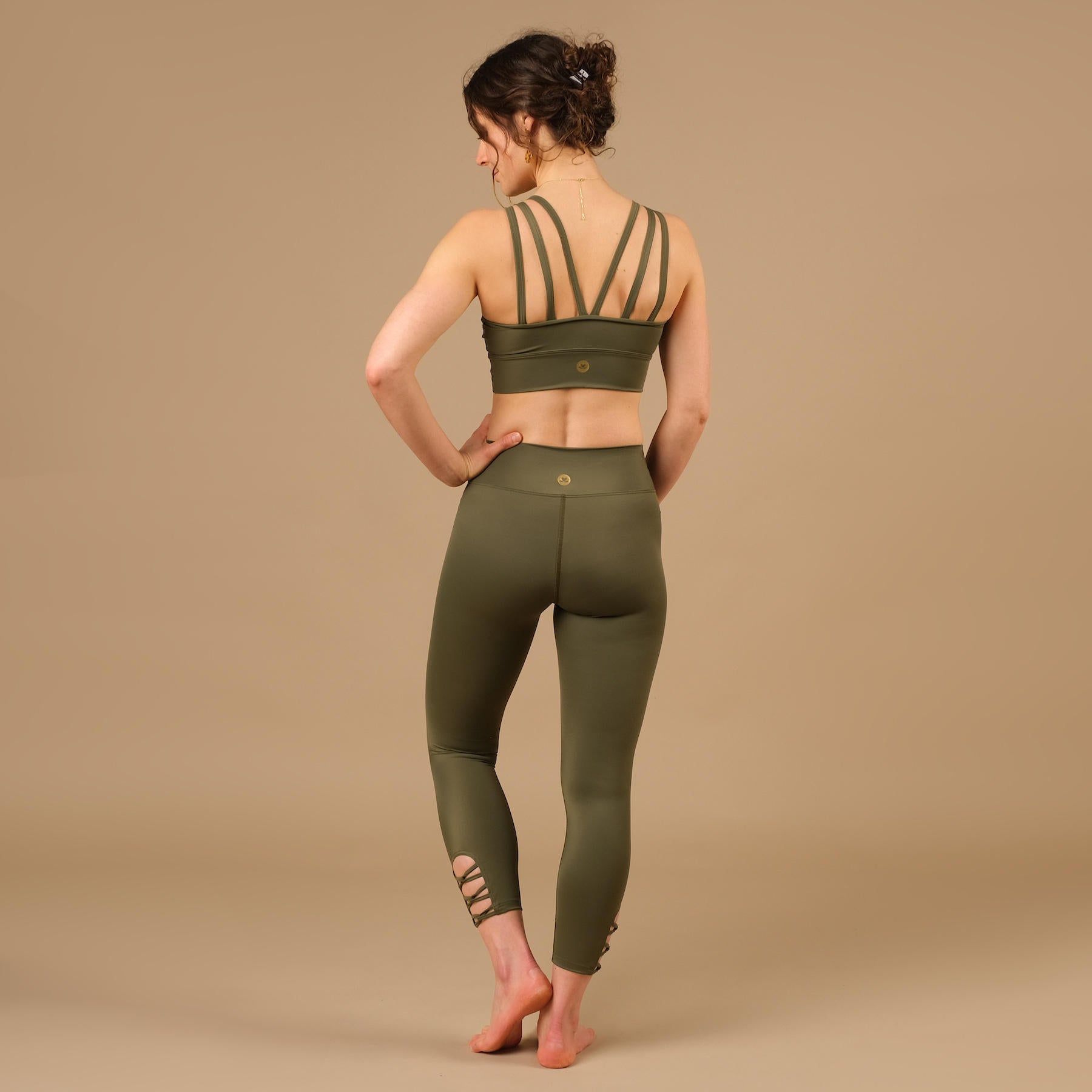 Leggings Yoga 7/8 Eco Mare realizzati in Svizzera con tessuto Econyl riciclato oliva