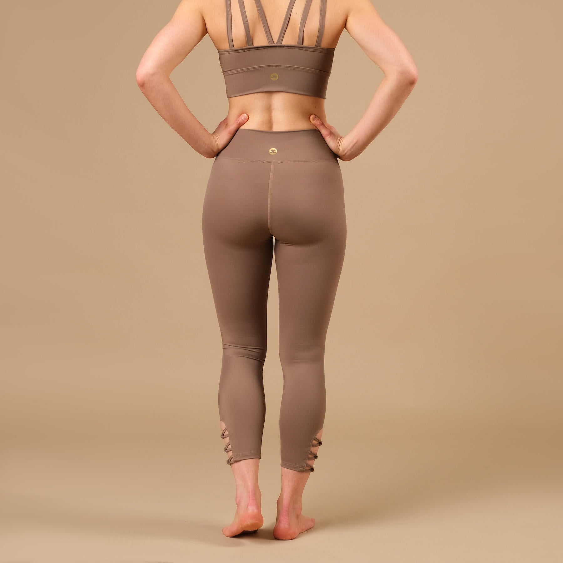 Leggings Yoga 7/8 Eco Mare realizzati in Svizzera con tessuto Econyl riciclato sabbia