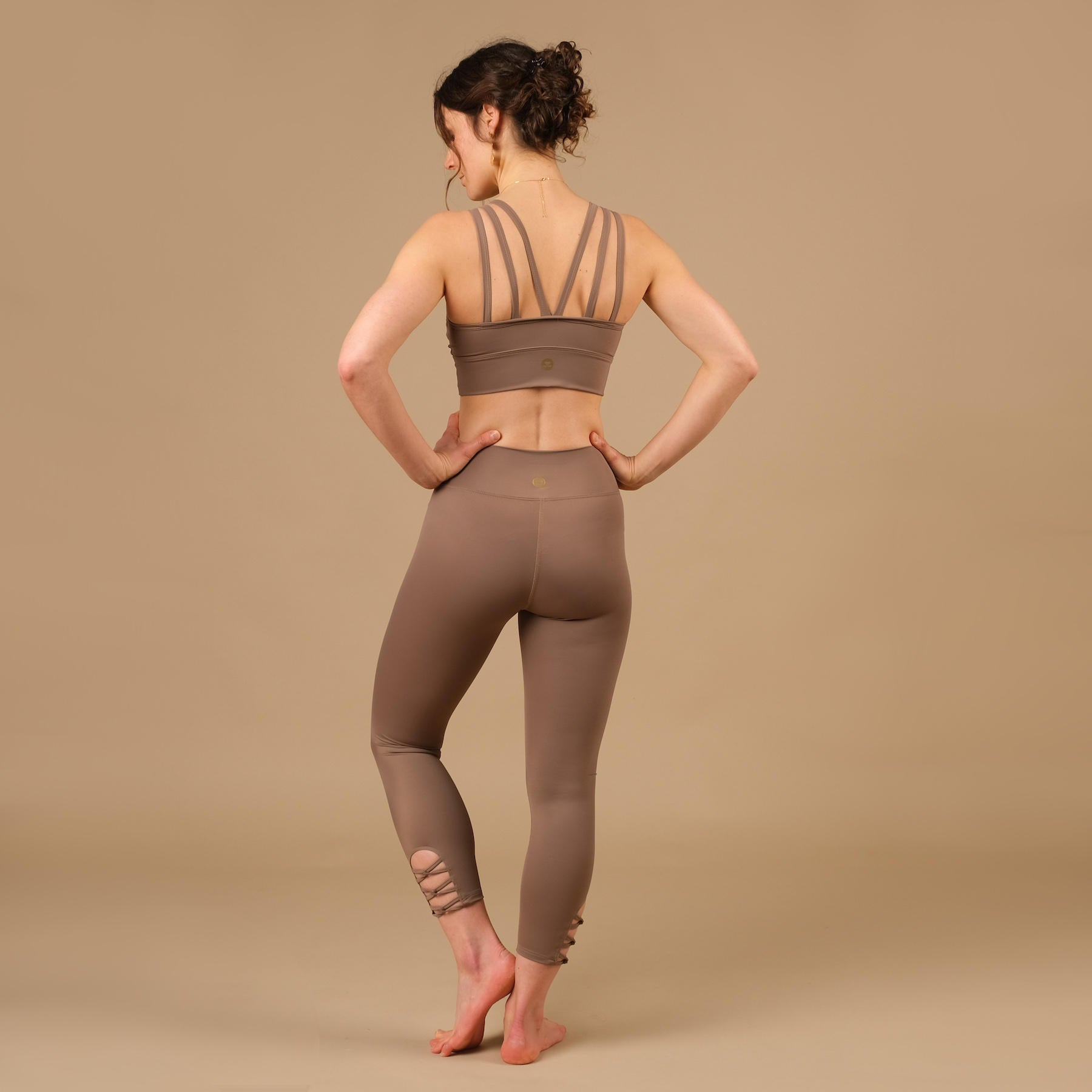 Leggings Yoga 7/8 Eco Mare realizzati in Svizzera con tessuto Econyl riciclato sabbia