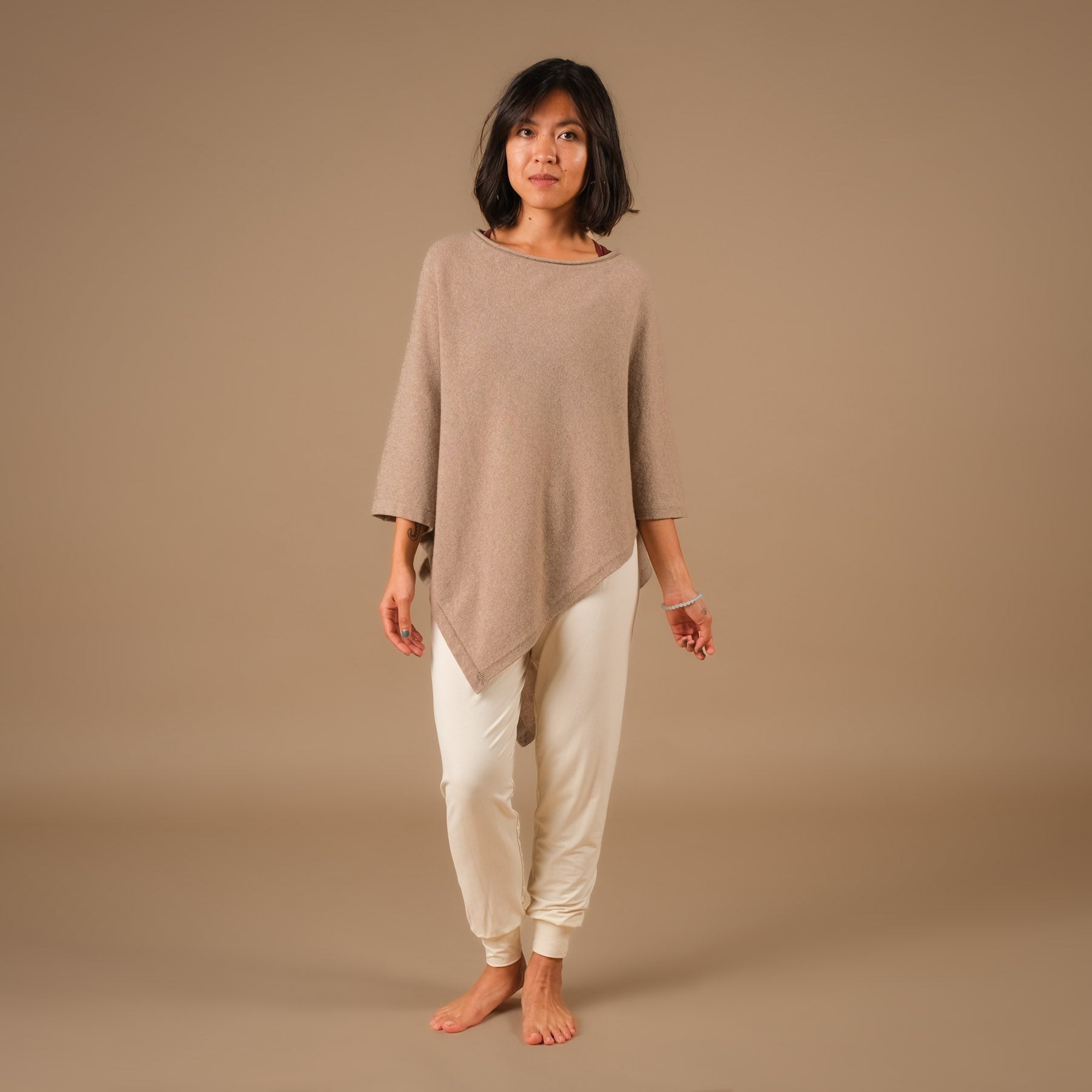 Poncho in cashmere sostenibile beige