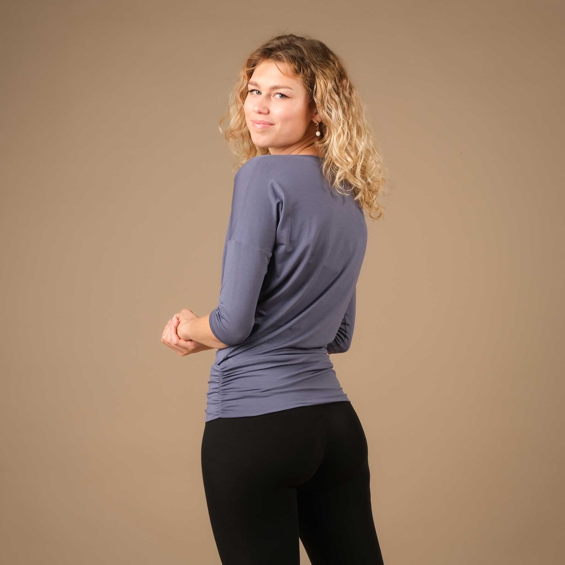Camicia da yoga Comfy manica 3/4, made in Switzerland, tessuto morbidissimo, grigio-blu
