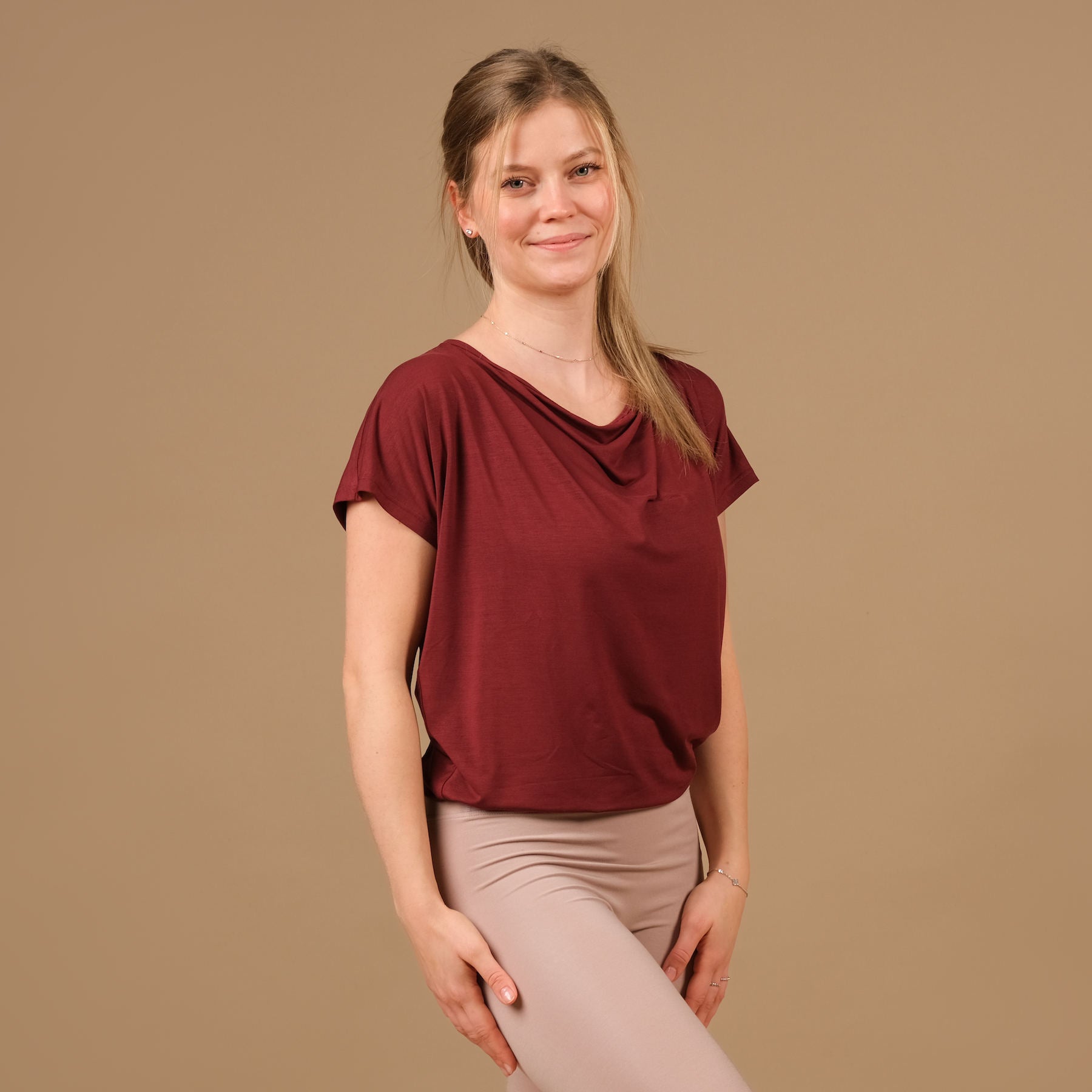 Camicia yoga a cascata, super sostenibile, cucita in Svizzera, bordeaux