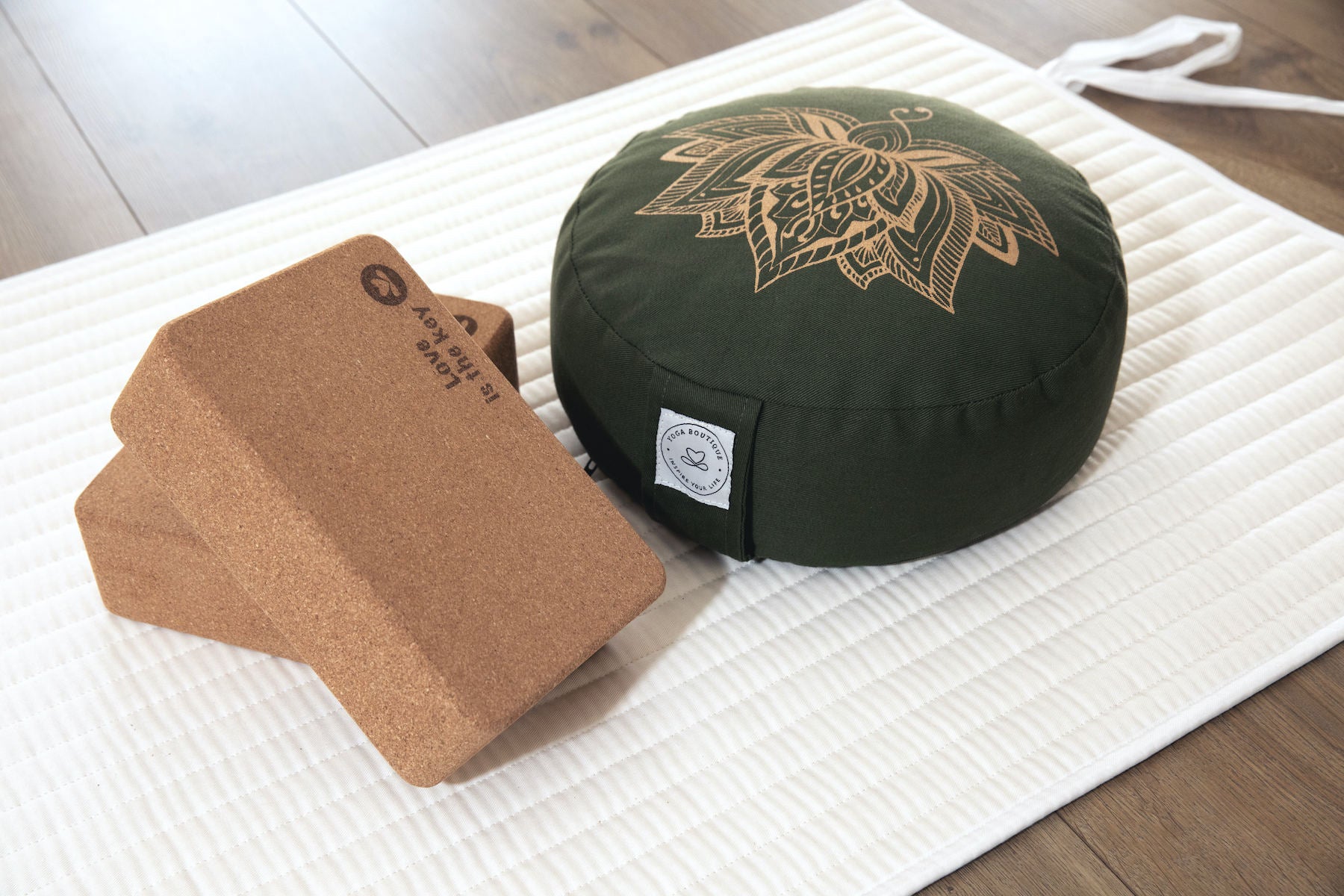 Blocco da yoga realizzato in sughero sostenibile LOVE IST THE KEY