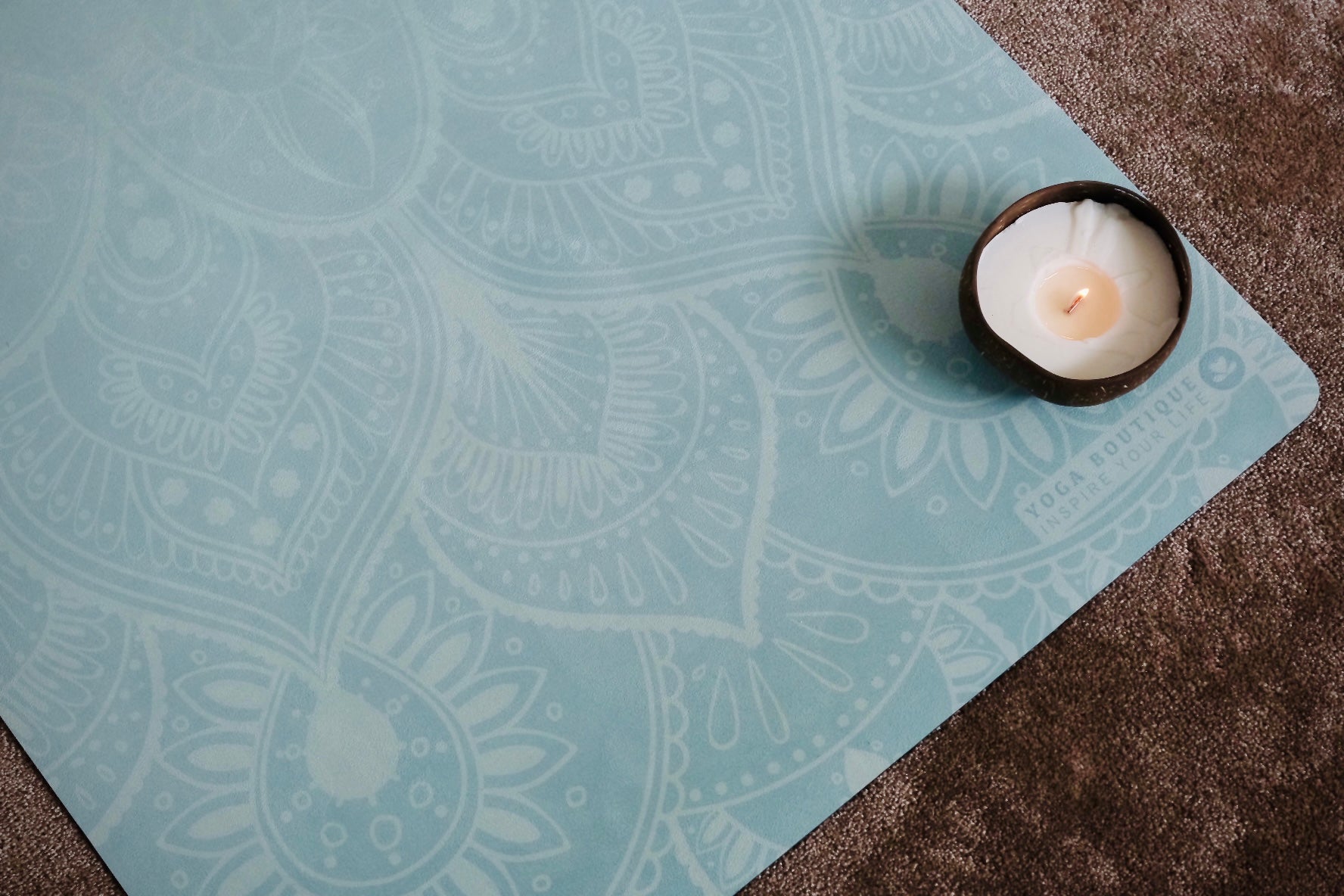 I tappetini da yoga in velluto hanno una superficie morbida e vellutata su cui ci si sente completamente a proprio agio. Soprattutto per le mani sudate.