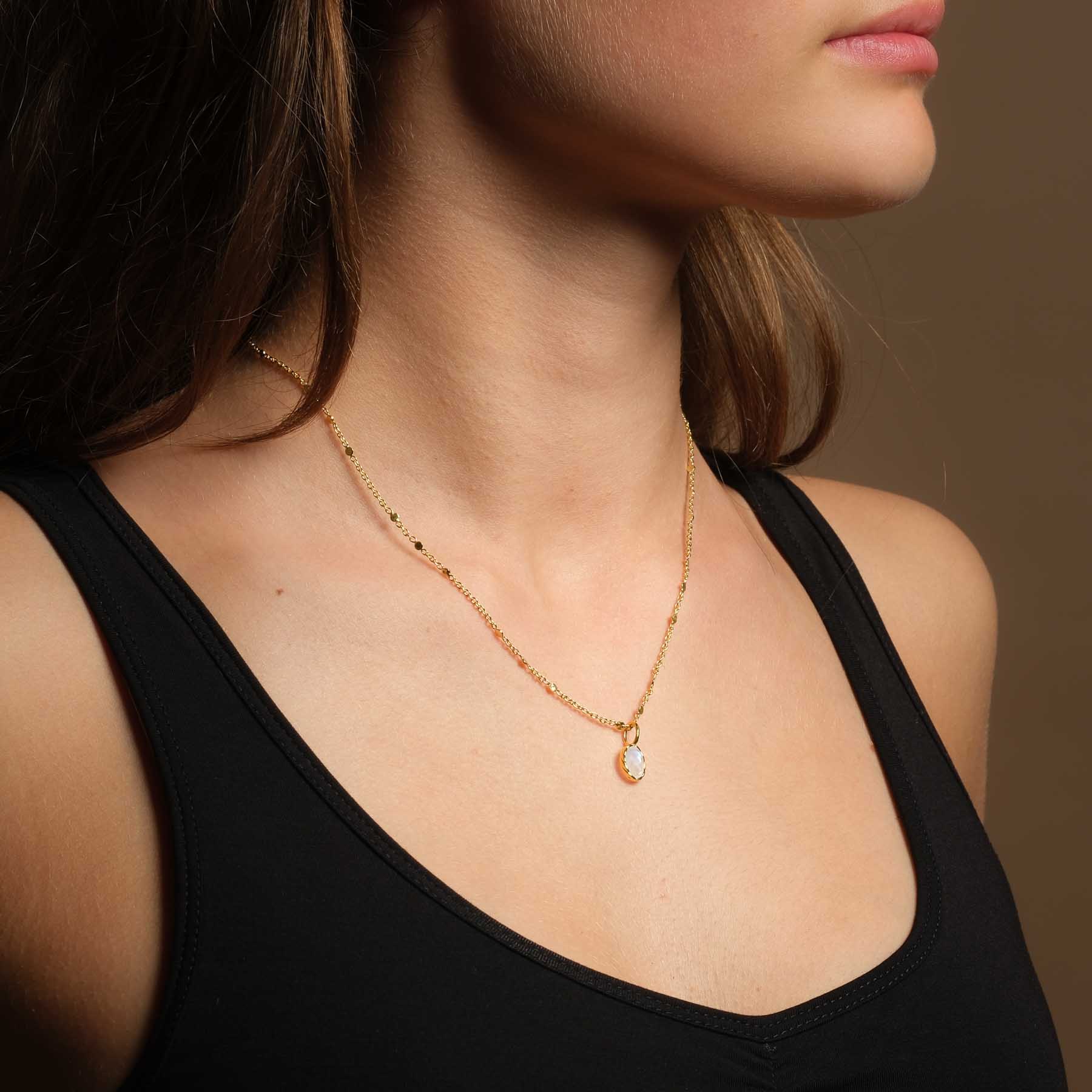 Collana con pietra di luna in oro