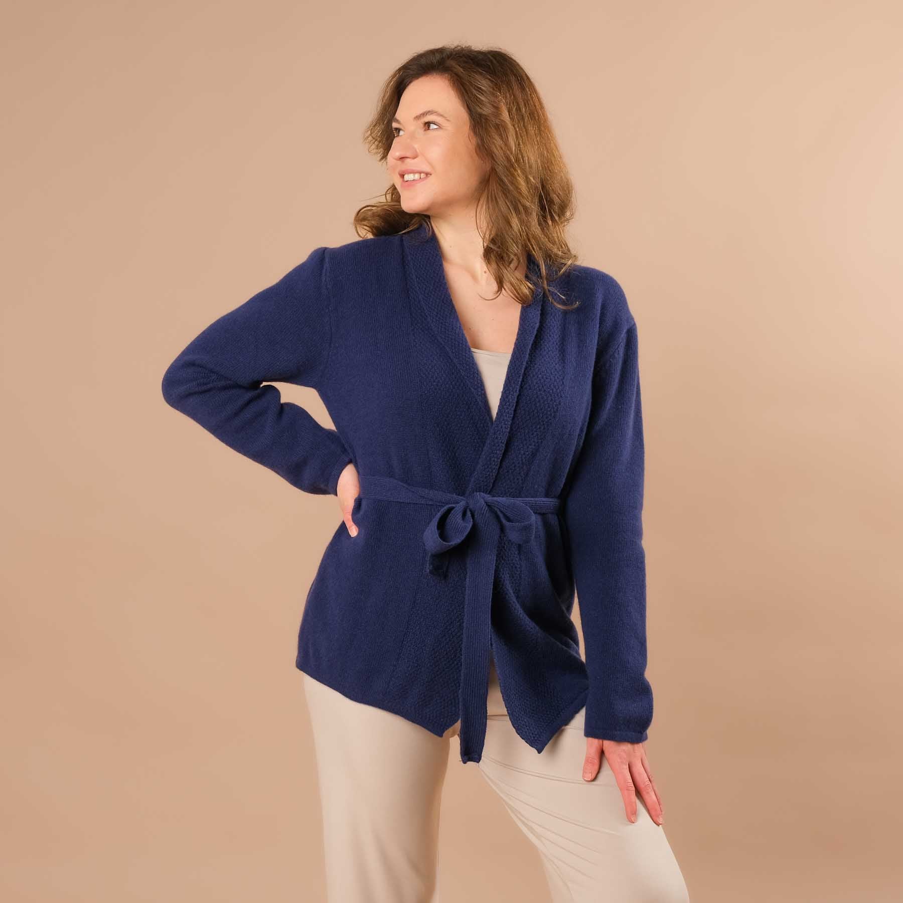 Cardigan in cashmere merino, cardigan yoga, sostenibile, blu elegante