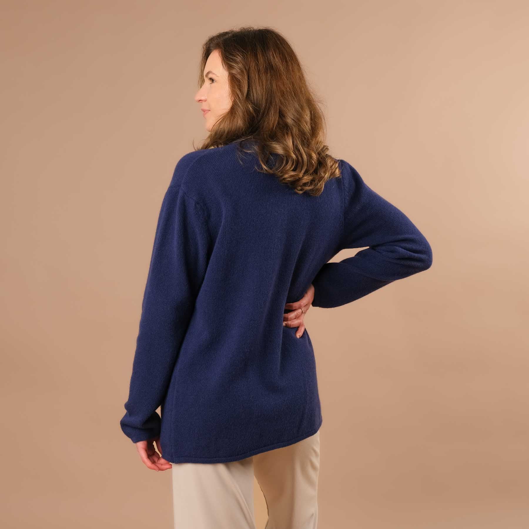 Cardigan in cashmere merino, cardigan yoga, sostenibile, blu elegante