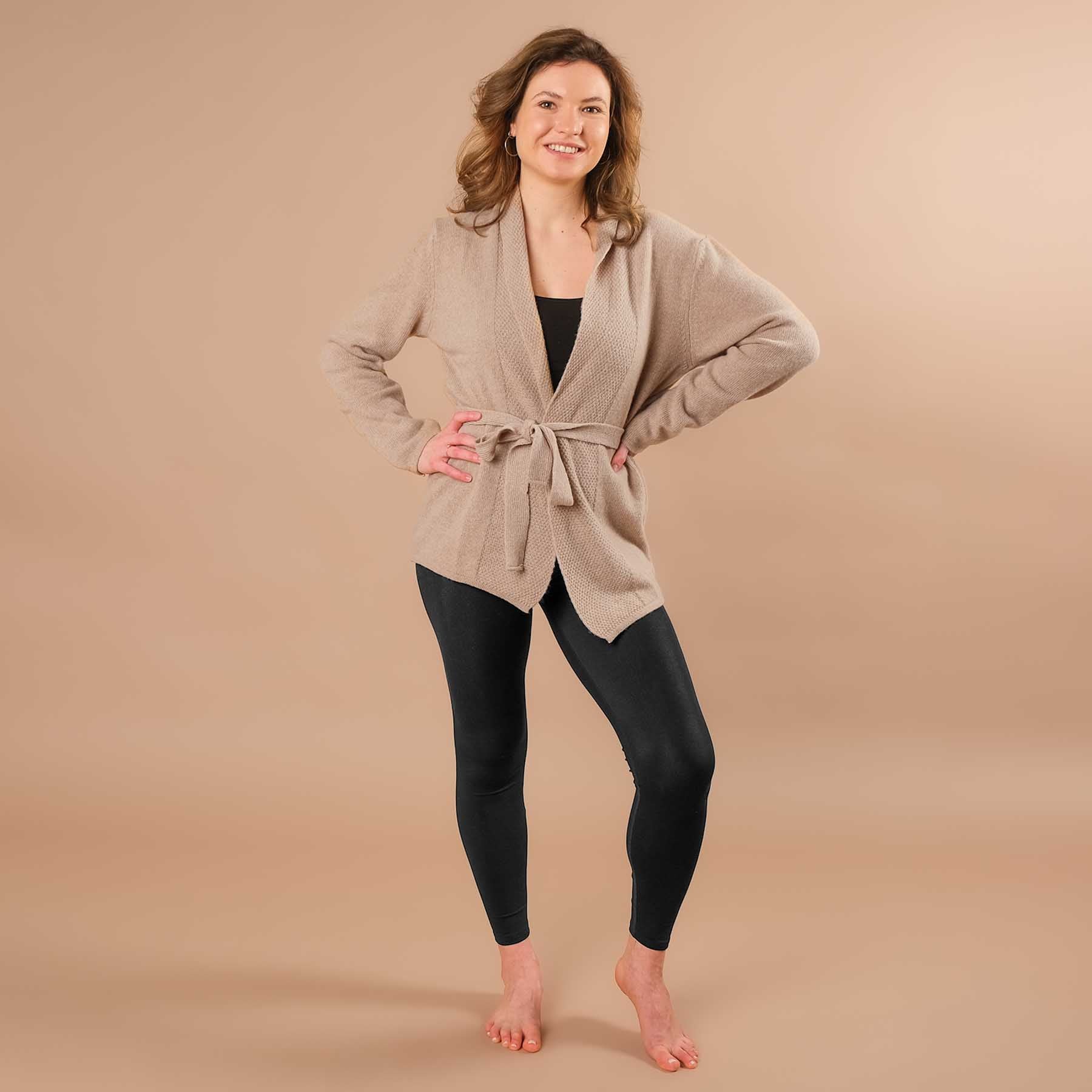 Cardigan in cashmere merino, cardigan da yoga, sostenibile, beige elegante