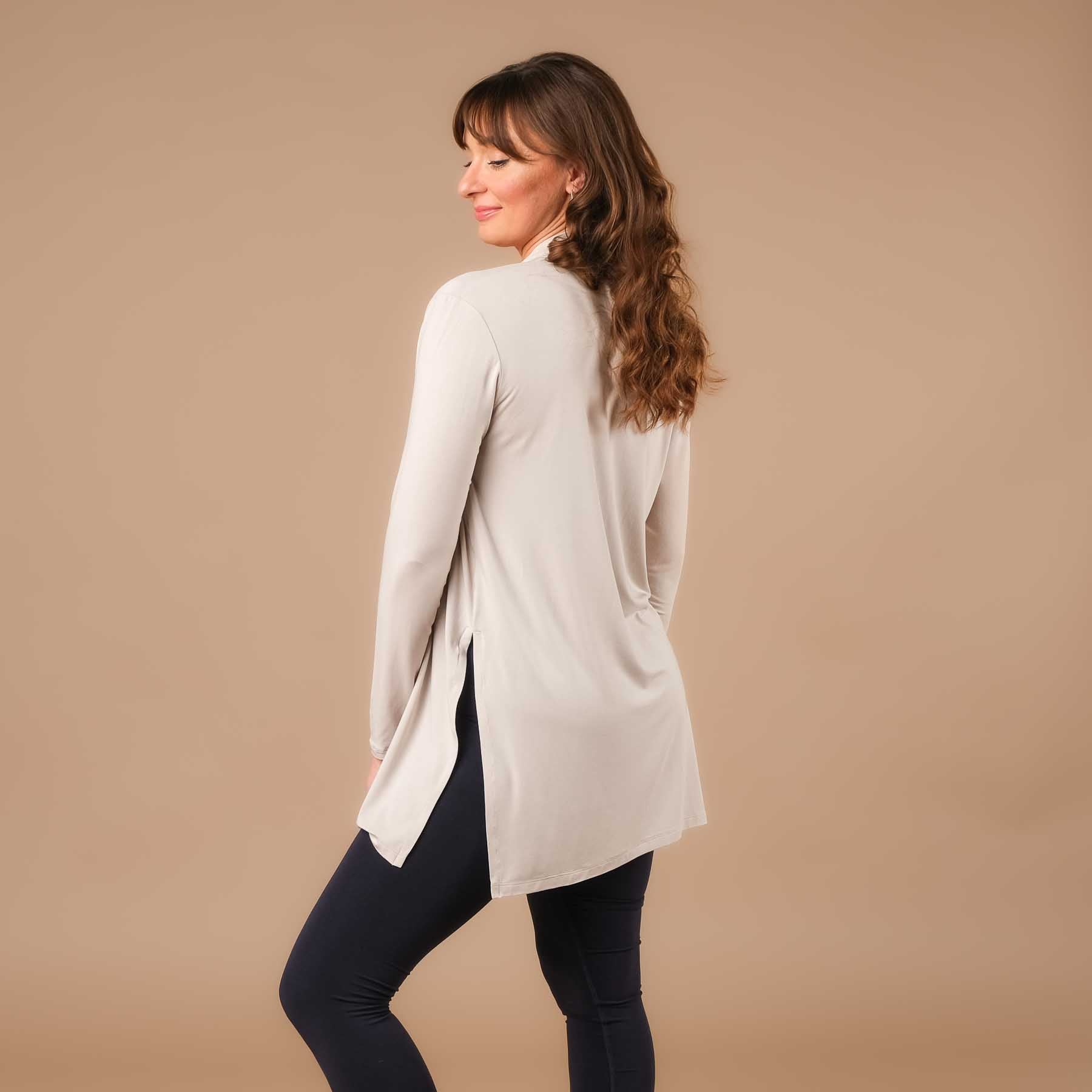 Comodo cardigan da yoga realizzato in Svizzera sabbia