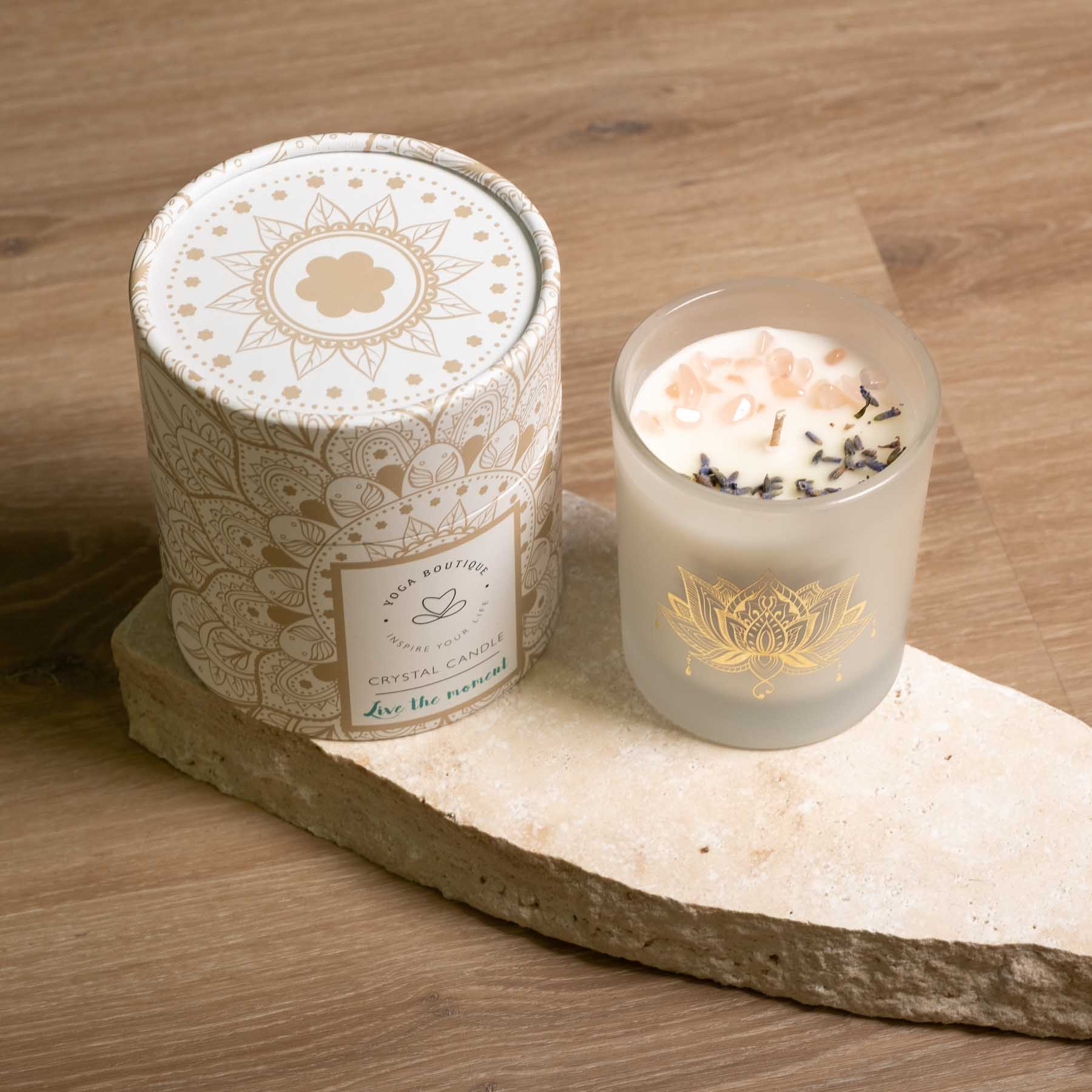 Candela profumata alla vaniglia e alla lavanda con gemme bianche