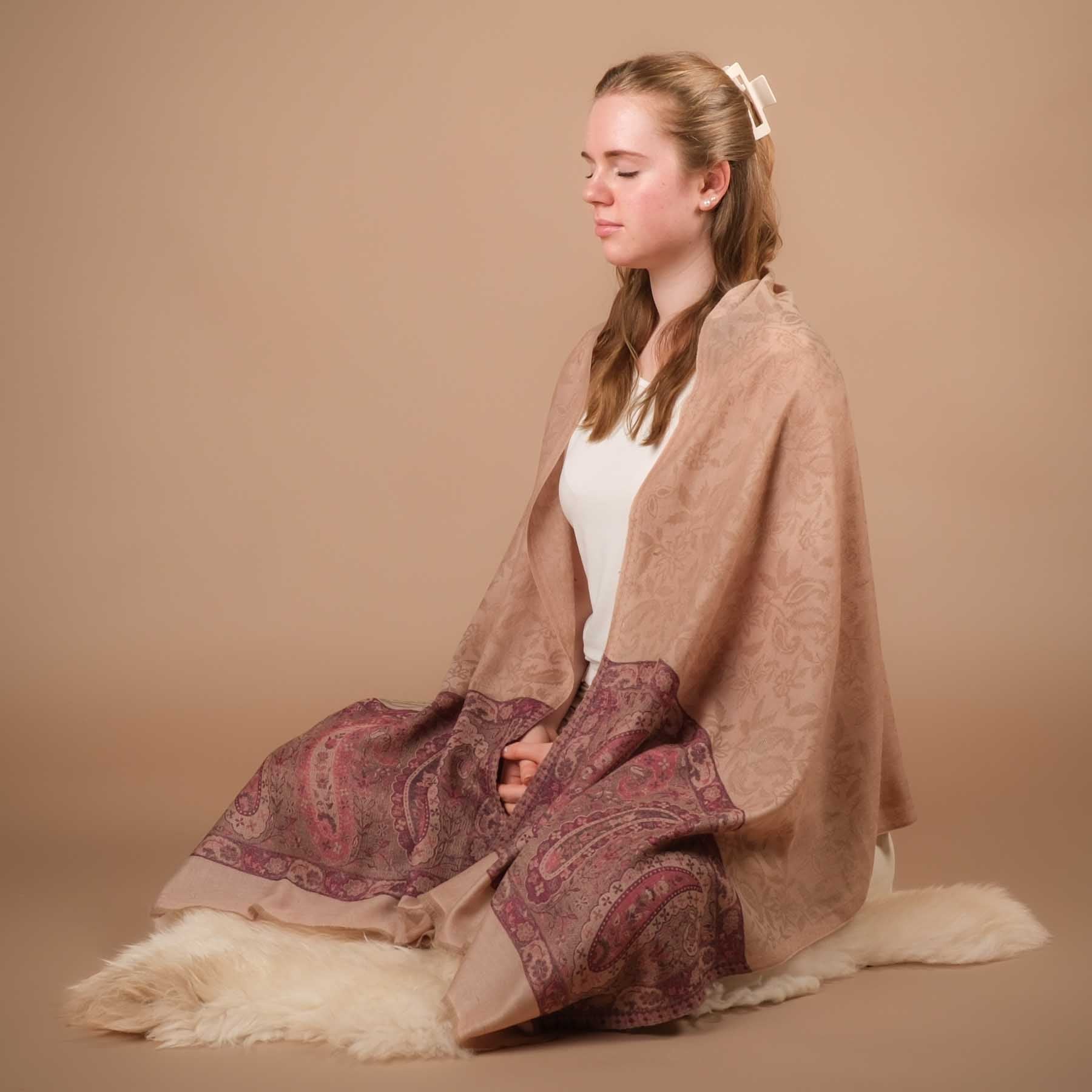 Scialle da meditazione in lana fine Rosa del deserto