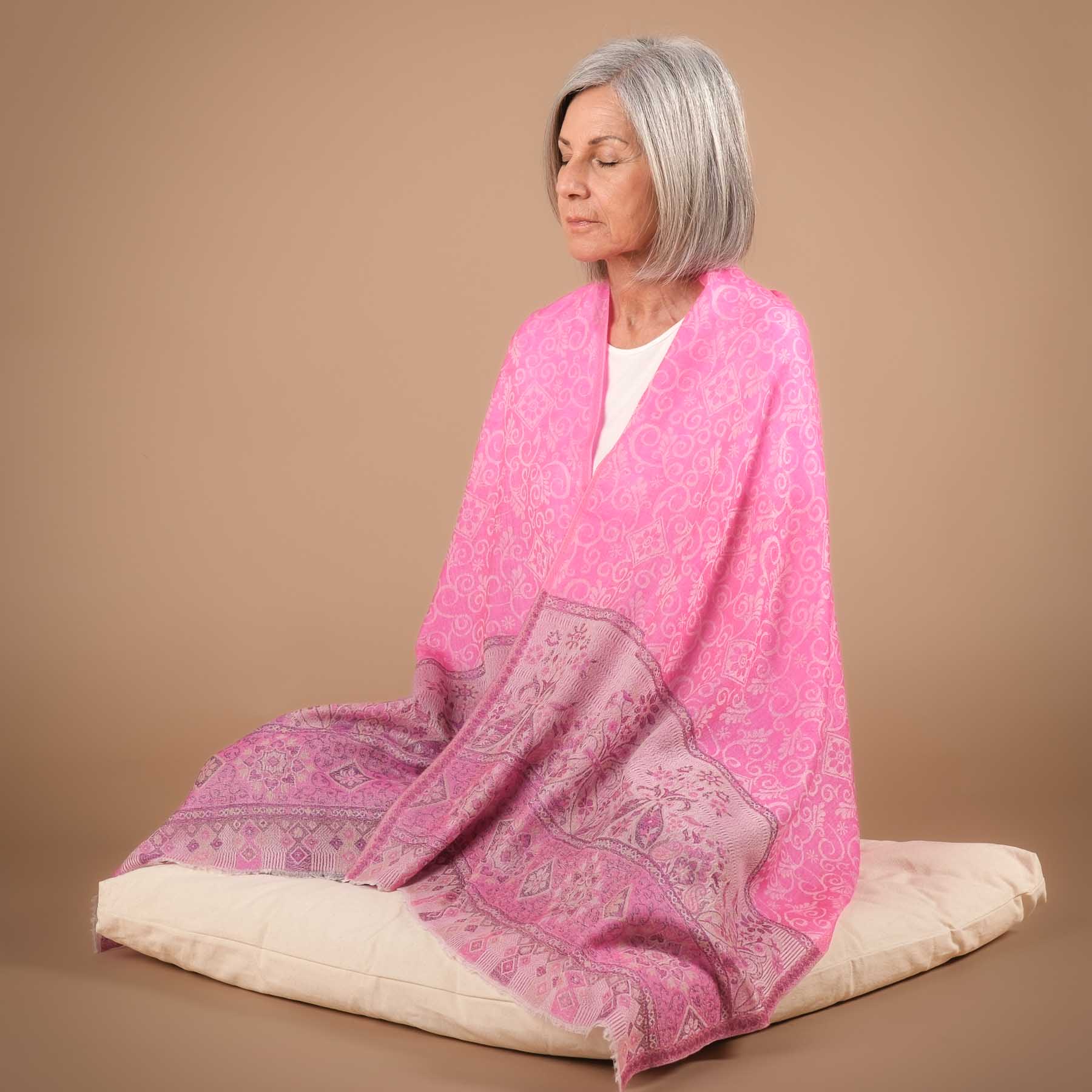 Sciarpa scialle da meditazione in lana fine Pinky