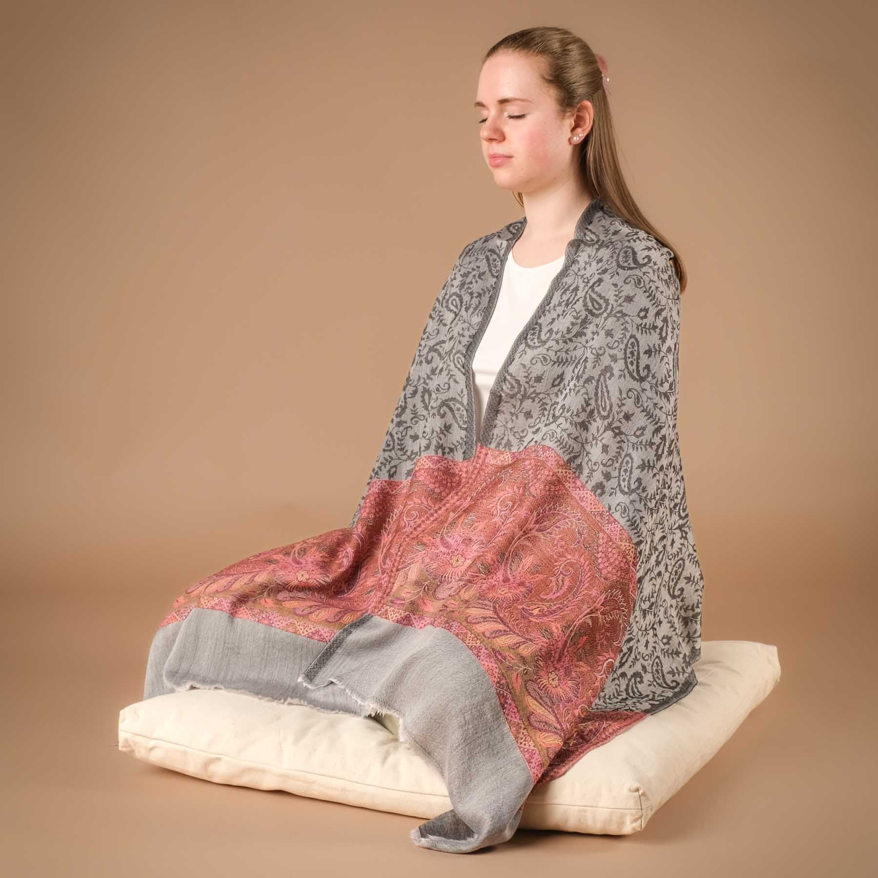 Meditazione scialle sciarpa lana fine Stromboli
