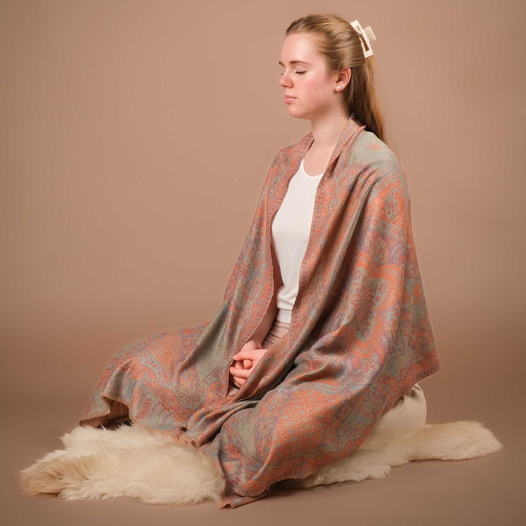 Scialle da meditazione in lana fine Anemone