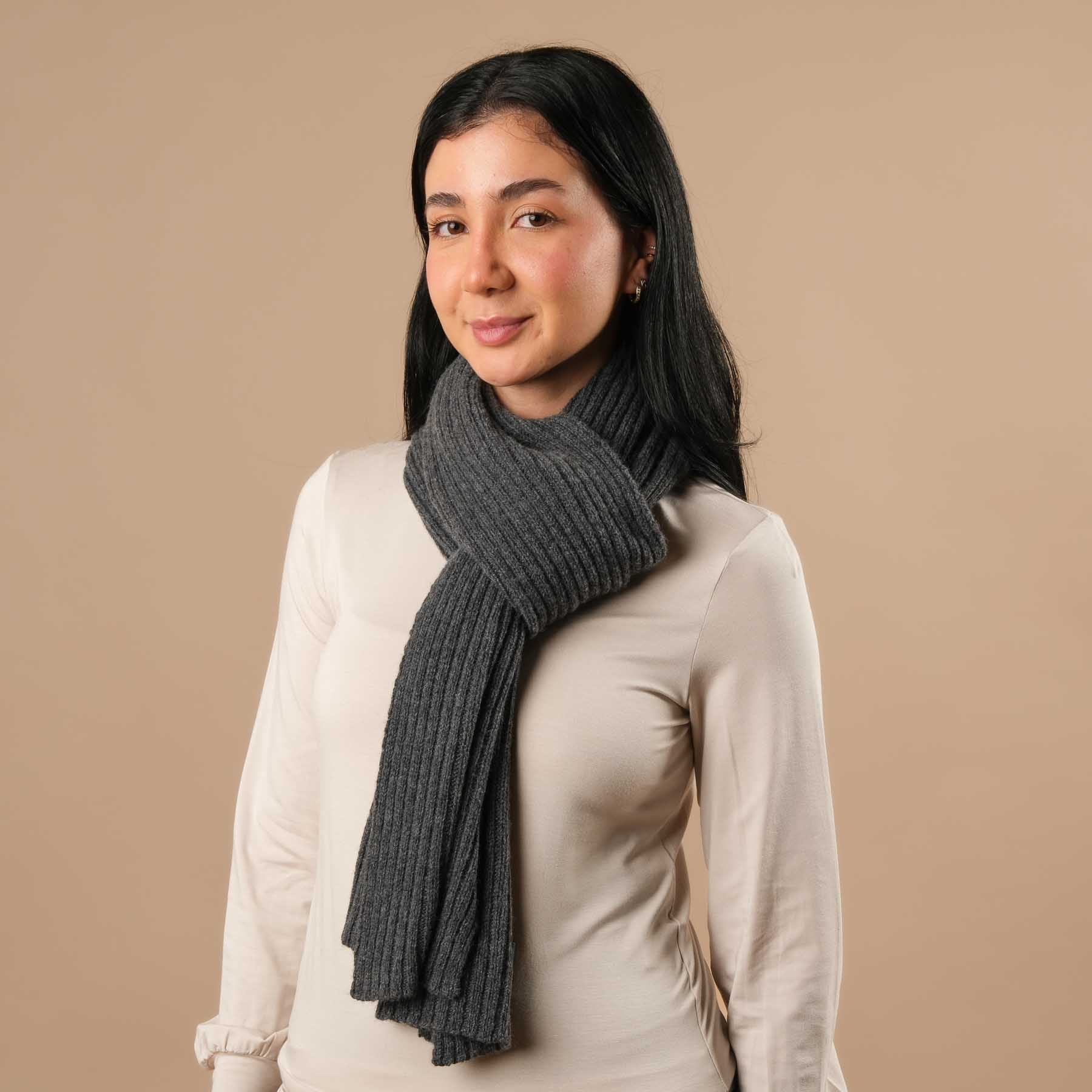 Sciarpa in cashmere a coste antracite