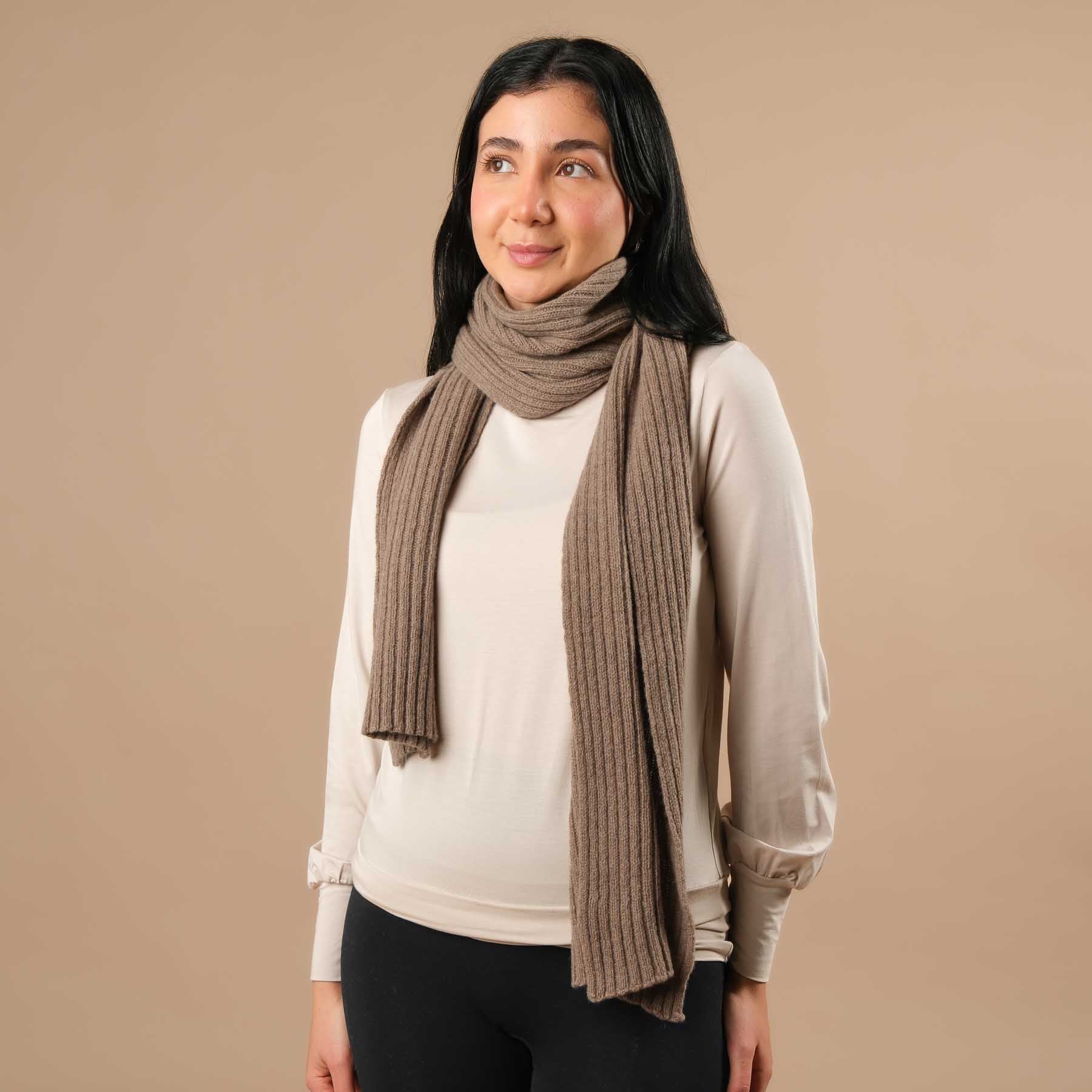 Sciarpa in cashmere a coste marrone