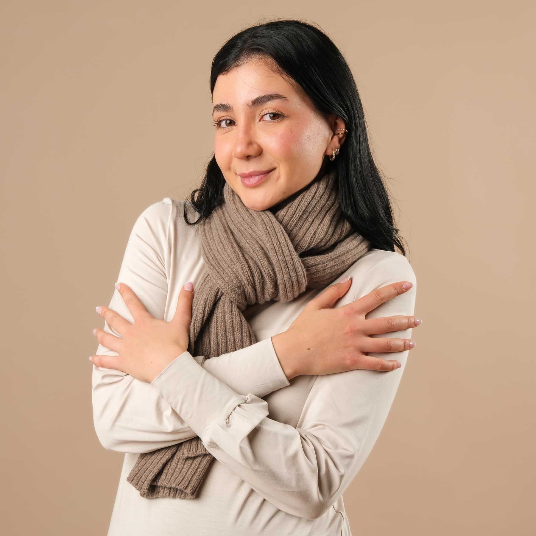 Sciarpa in cashmere a coste marrone