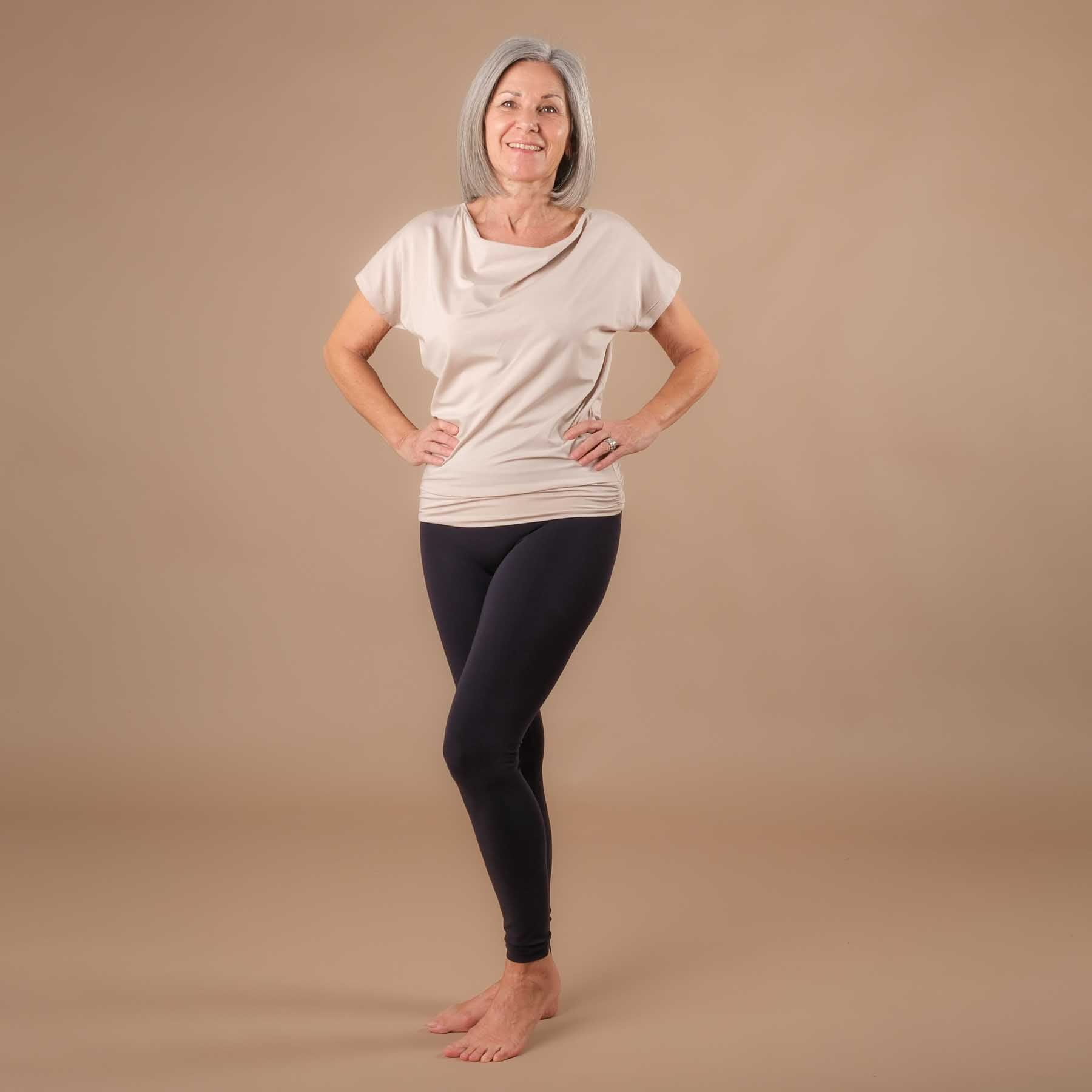 Camicia yoga a cascata, super sostenibile, cucita in Svizzera, sabbia