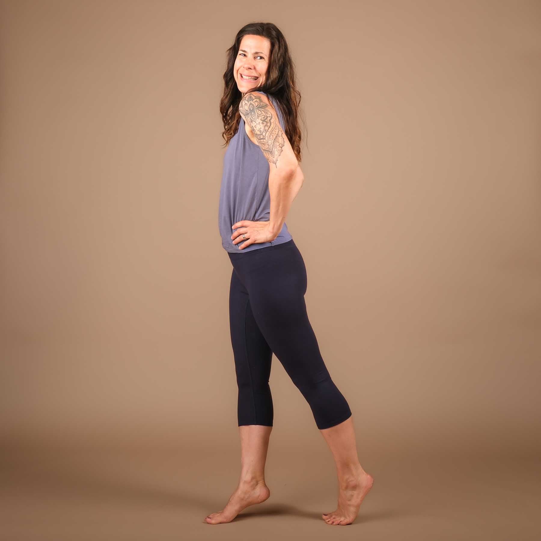 Yoga Capri Leggings Comfy navy prodotto in Svizzera in modo sostenibile