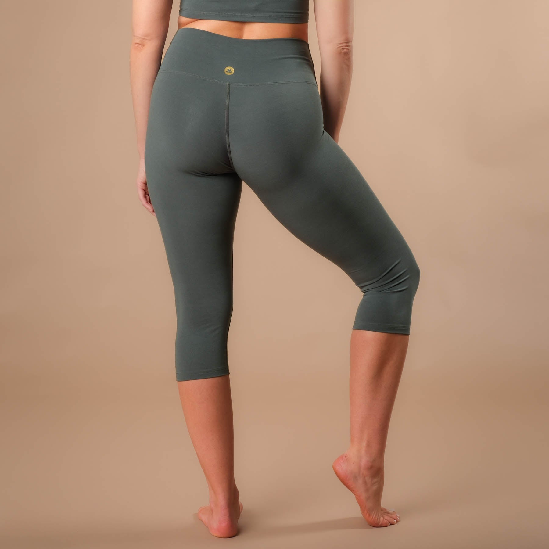 Yoga Capri Leggings Comodi smeraldi prodotti in modo sostenibile in Svizzera