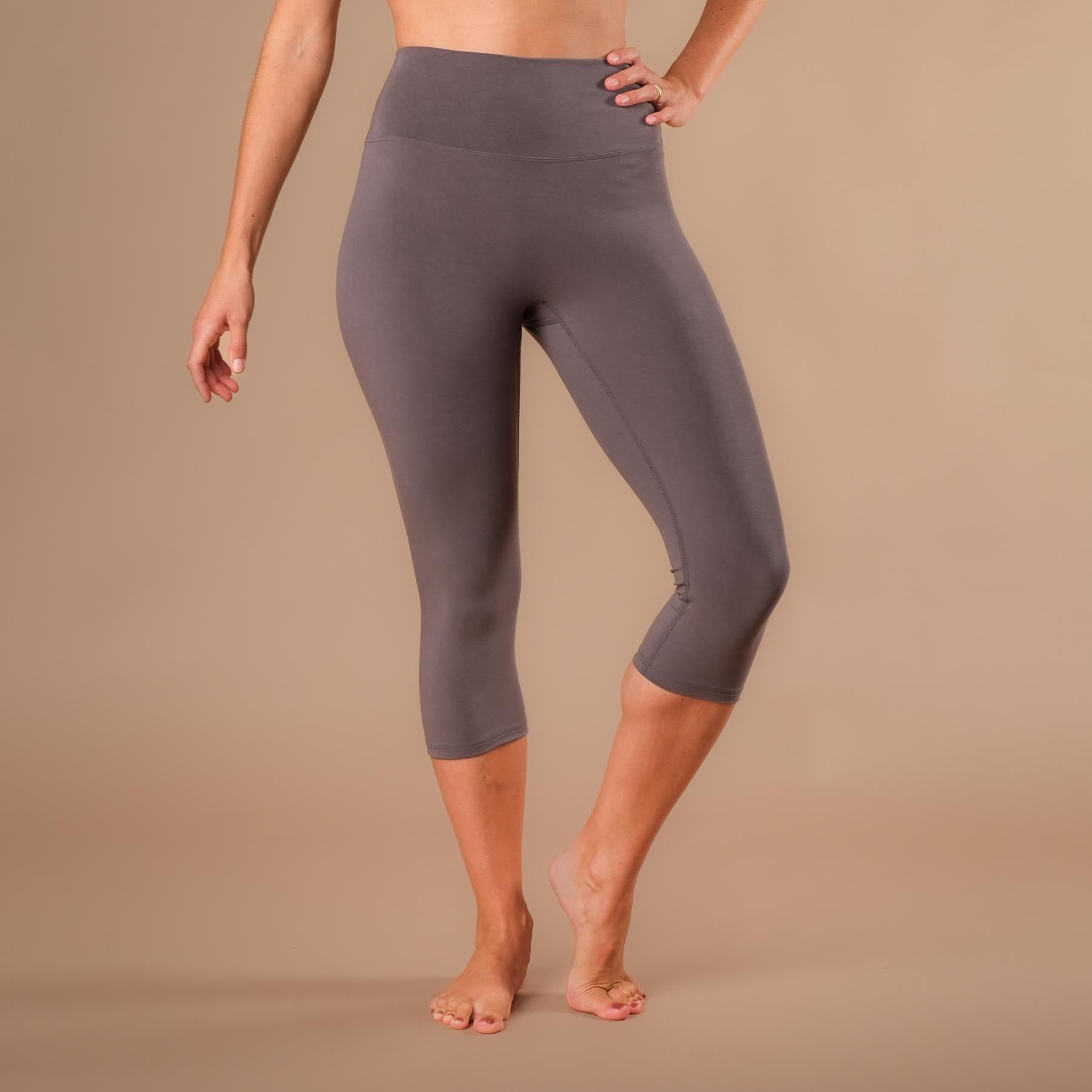 Yoga Capri Leggings Comodi grigio acciaio prodotti in modo sostenibile in Svizzera