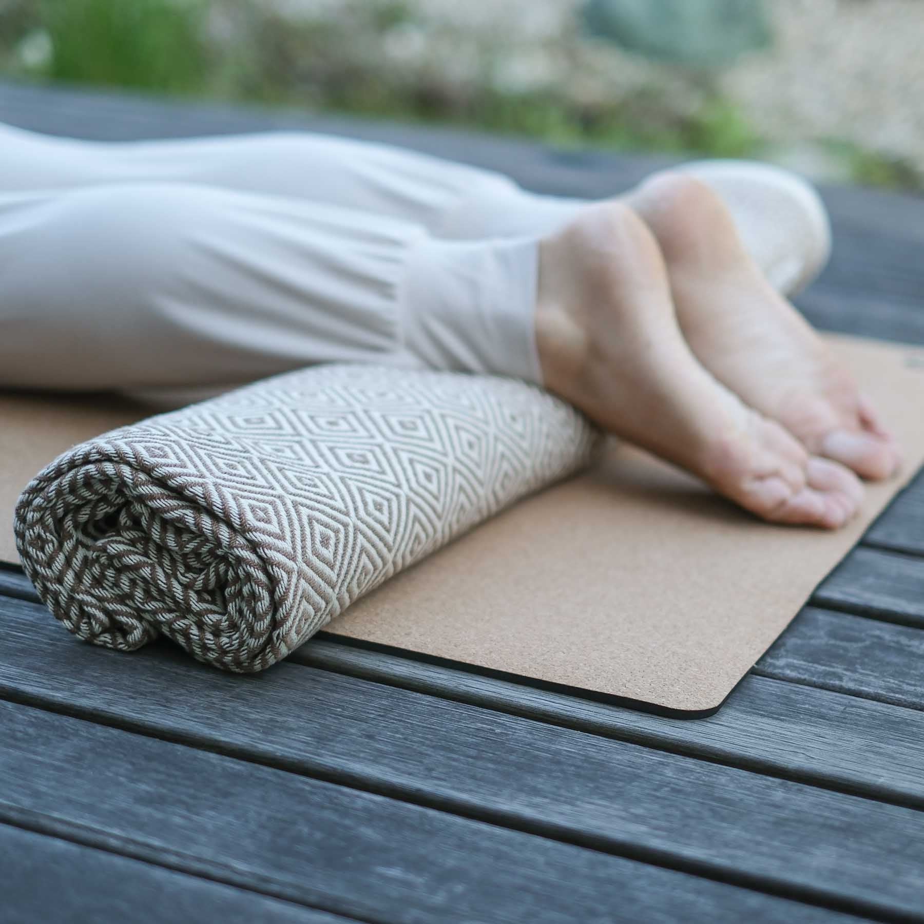 Coperta yoga in cotone organico marrone-terra