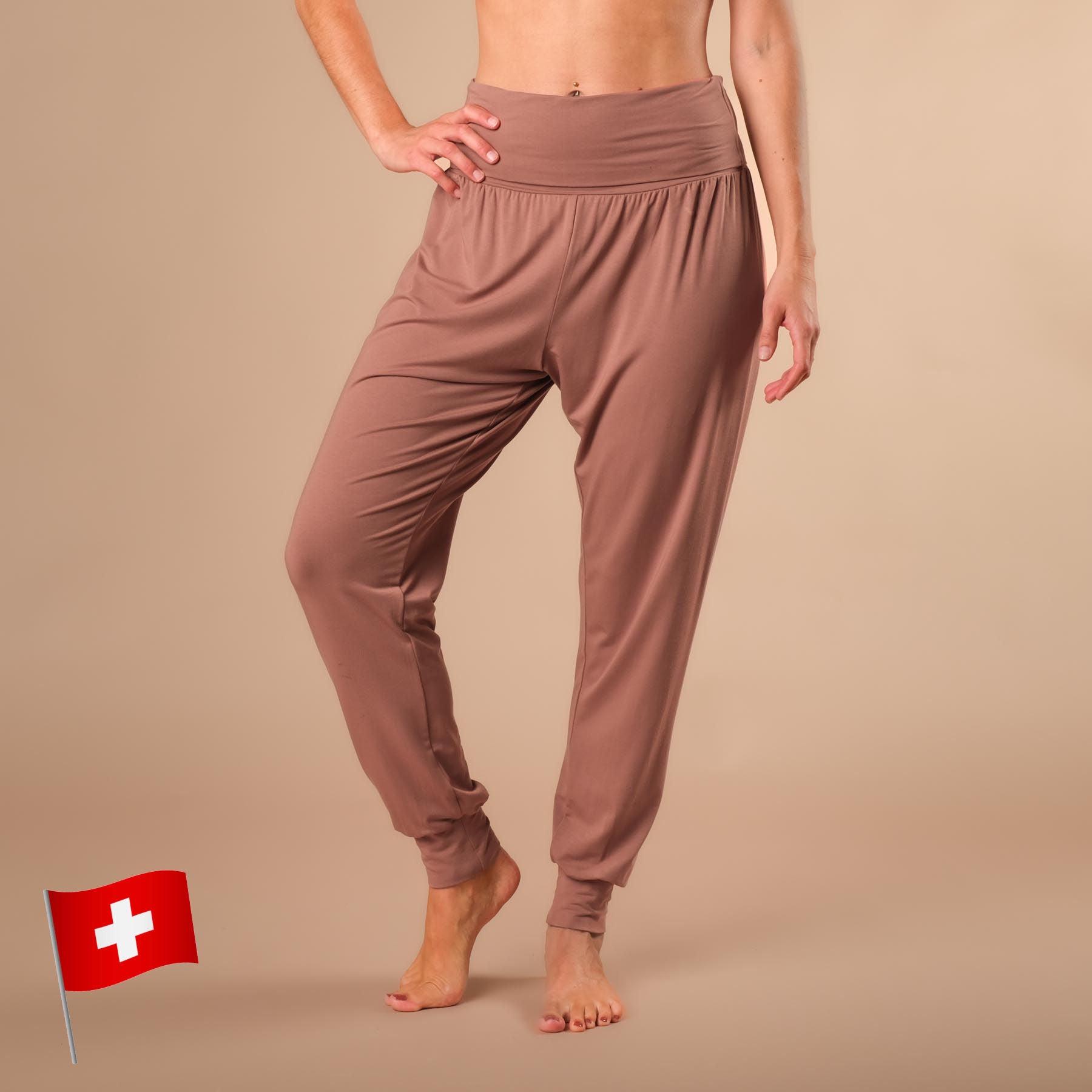 Pantaloni da yoga lunghi Taj Mahal, realizzati in modo sostenibile in Svizzera, colore terracotta