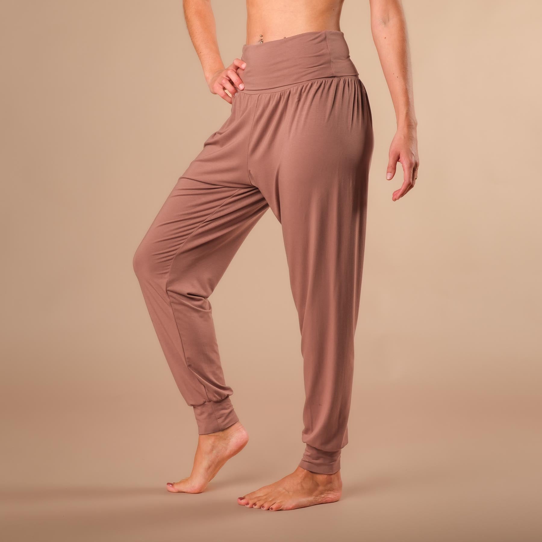 Pantaloni da yoga lunghi Taj Mahal, realizzati in modo sostenibile in Svizzera, colore terracotta