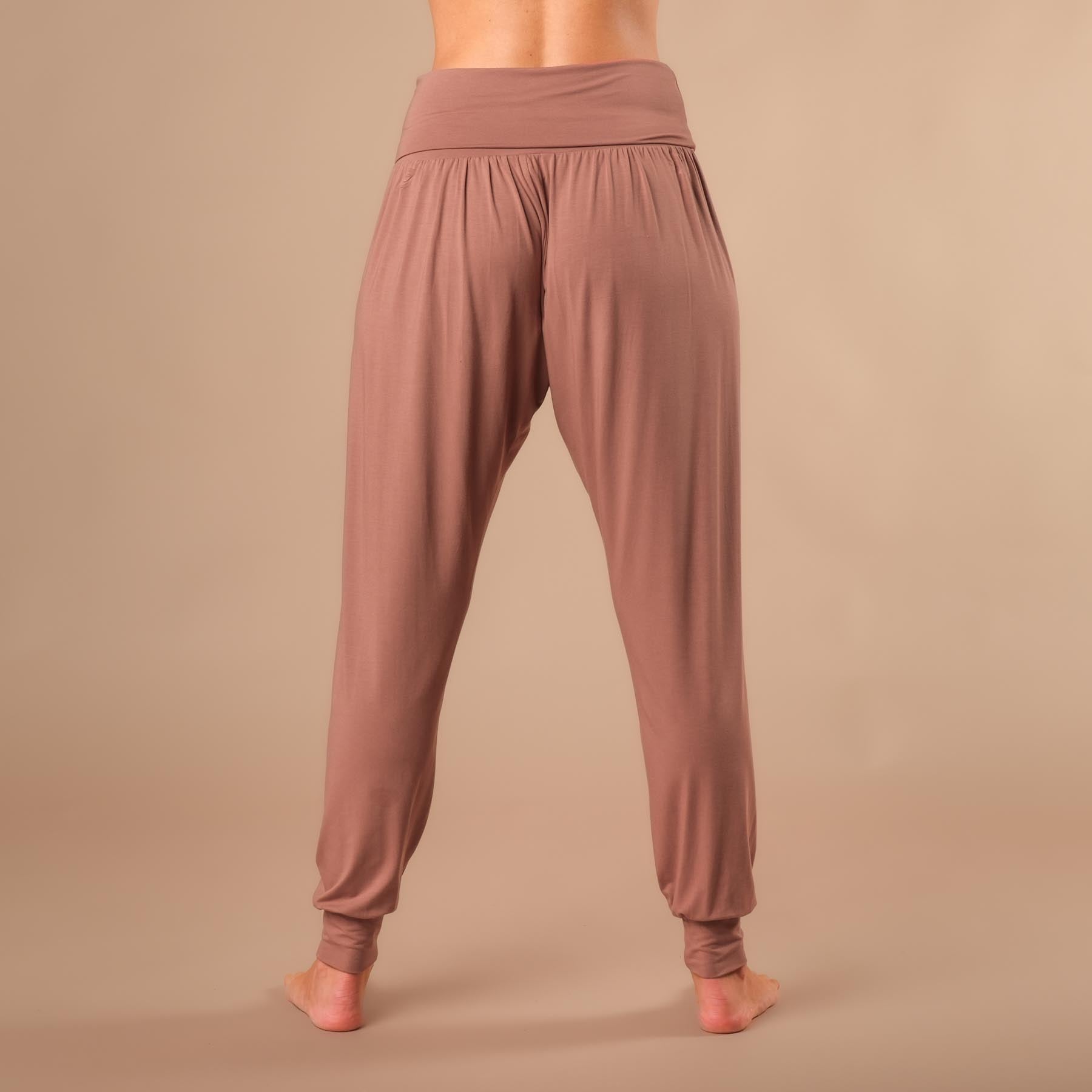 Pantaloni da yoga lunghi Taj Mahal, realizzati in modo sostenibile in Svizzera, colore terracotta