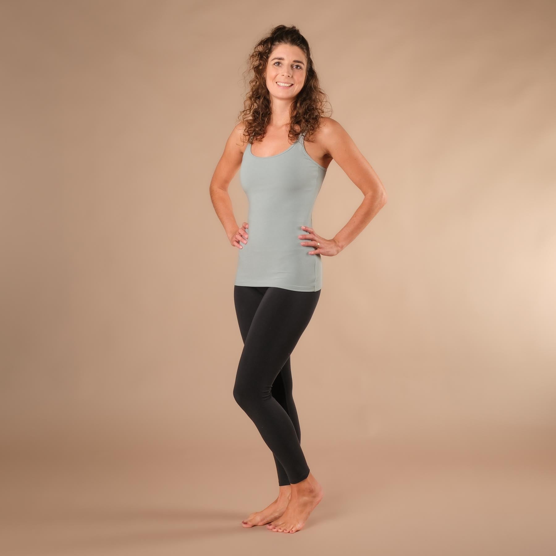 Canotta Yoga Joy lunga made in Switzerland verde acqua