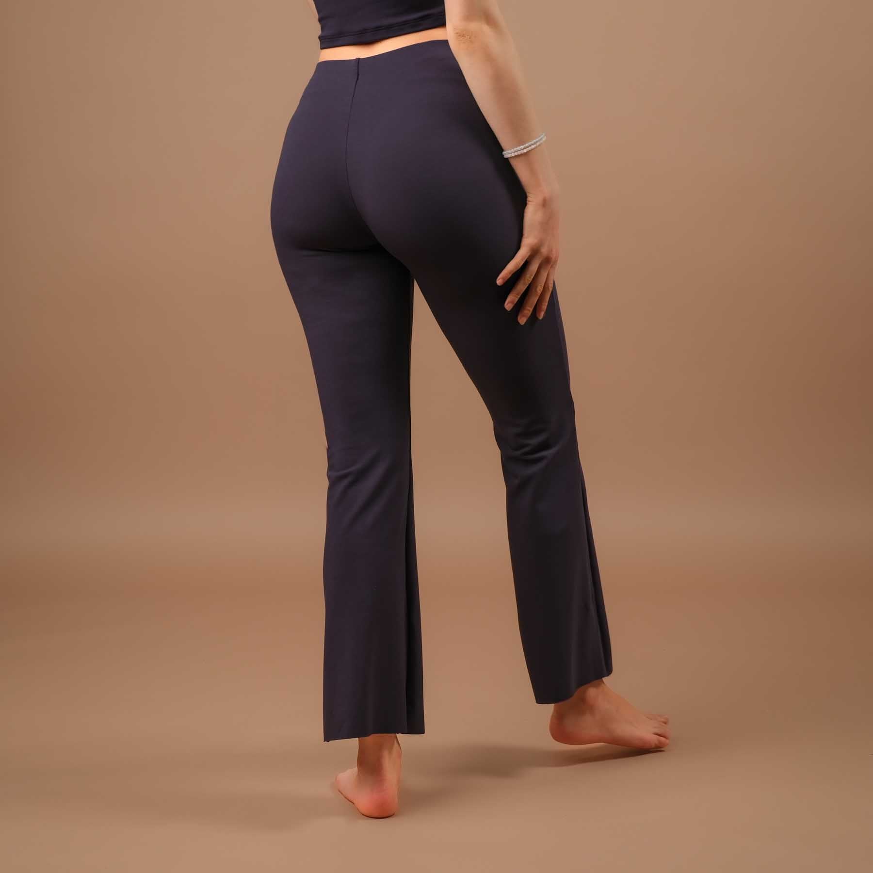 Yoga Leggings Bootcut Comfy prodotto in modo sostenibile in Svizzera navy