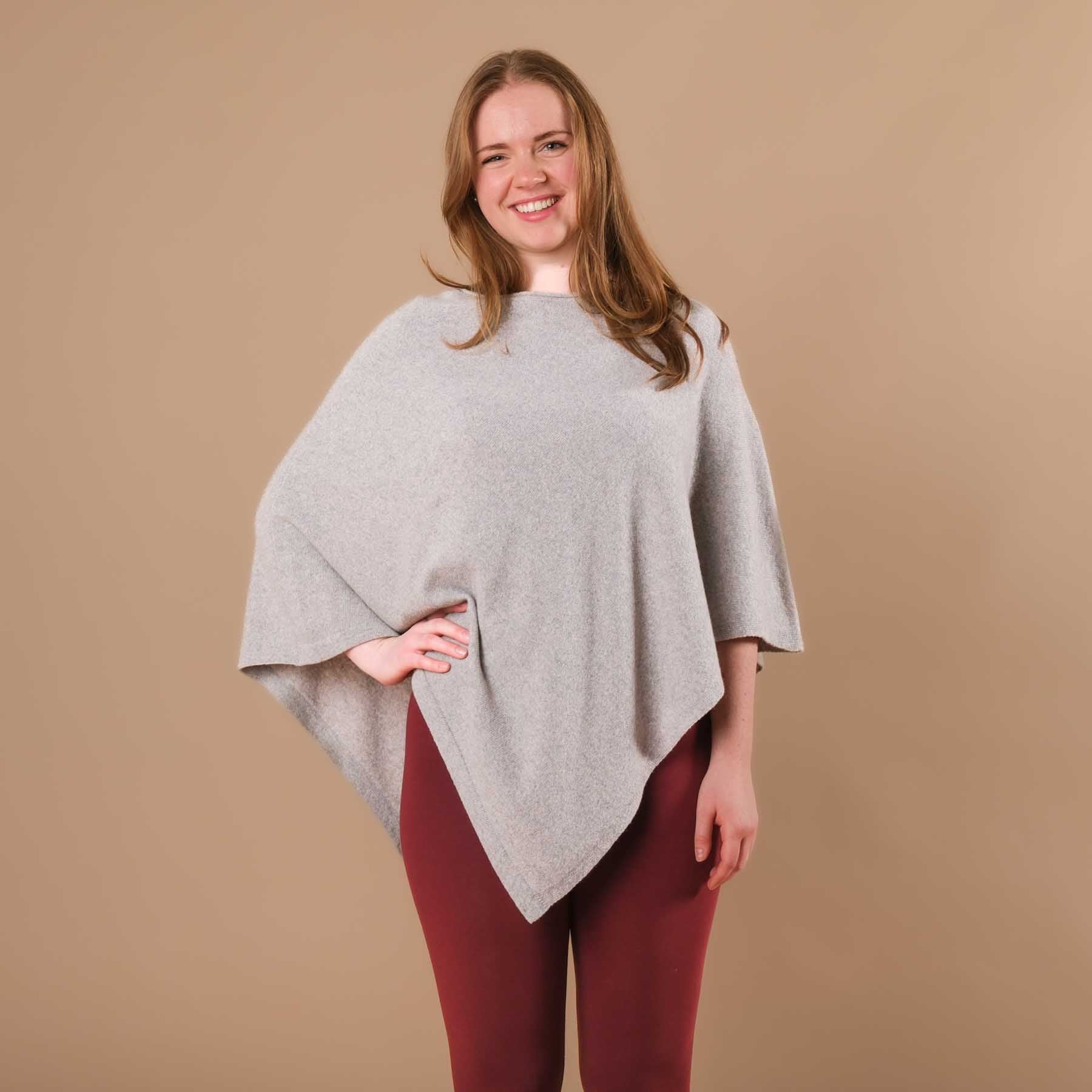 Poncho in cashmere sostenibile grigio