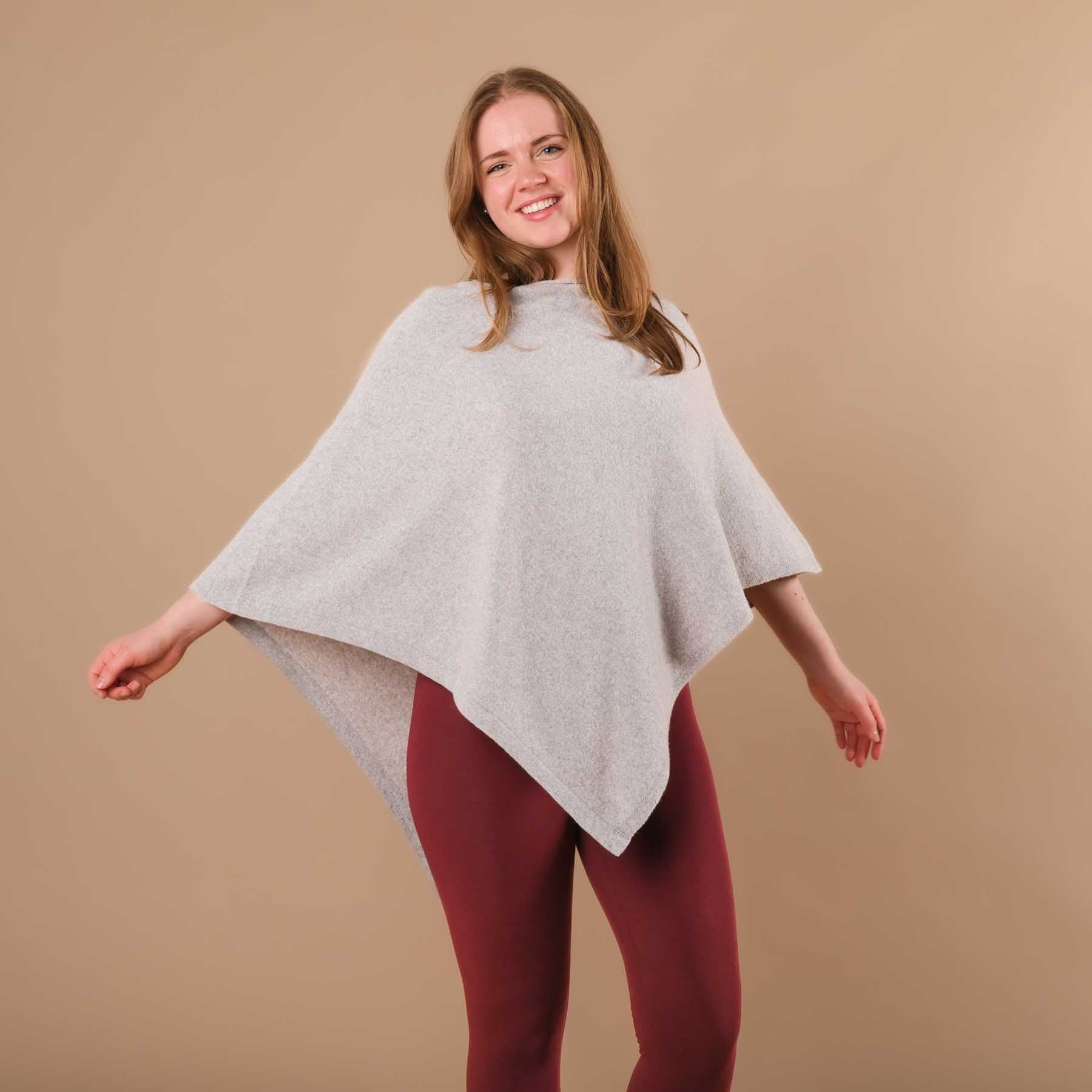 Poncho in cashmere sostenibile grigio