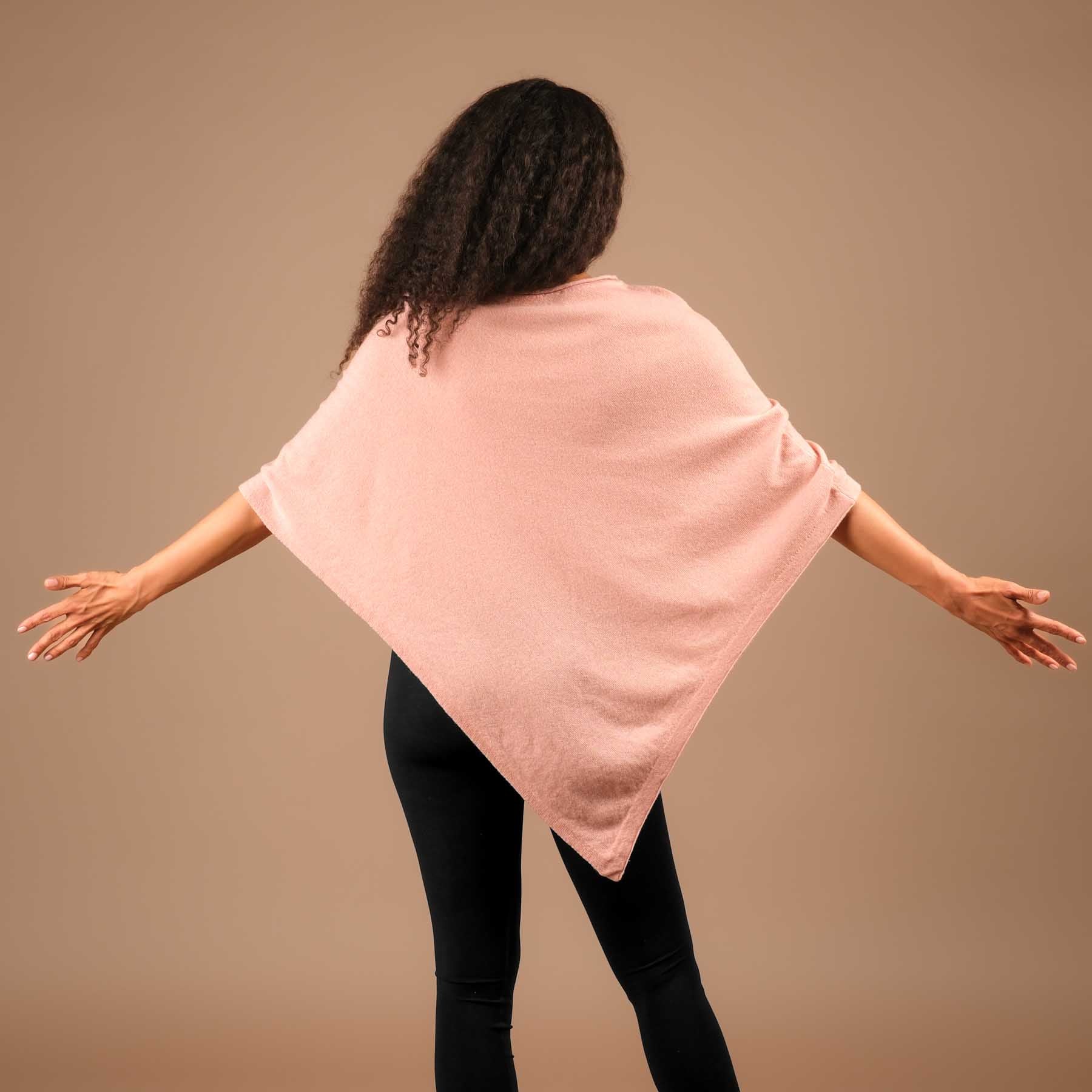 Poncho in cashmere sostenibile rosa