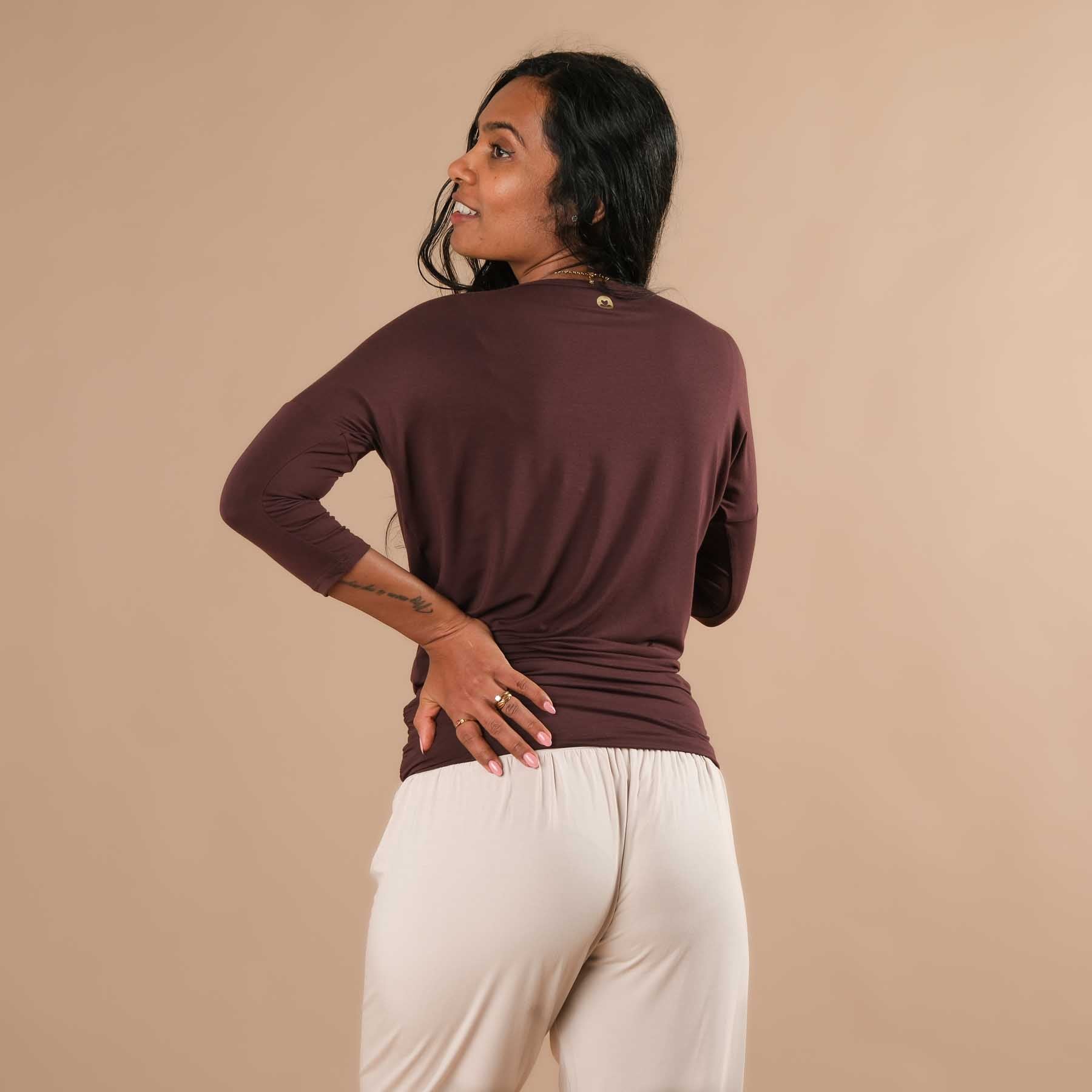 Camicia da yoga Comoda manica 3/4, made in Switzerland, tessuto morbidissimo, melanzana