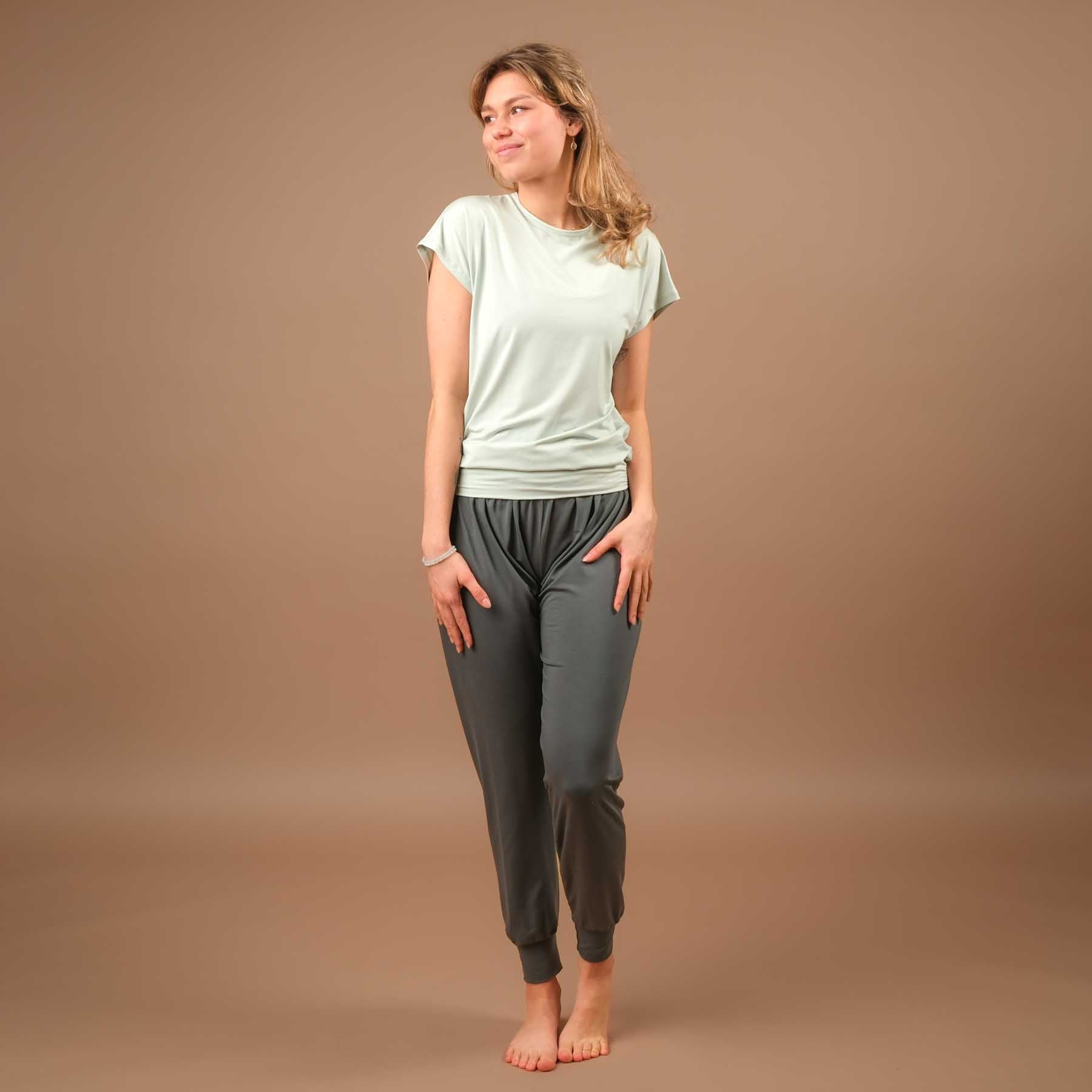 Camicia da yoga Comoda manica corta realizzata in modo sostenibile in Svizzera menta