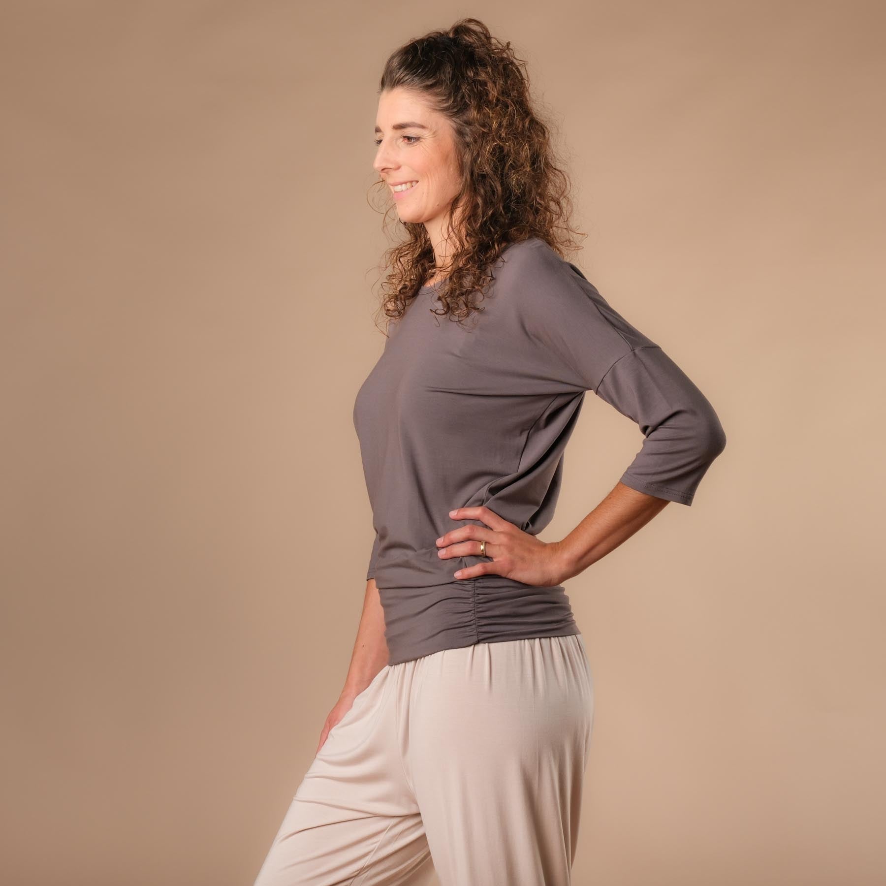 Yoga Shirt Comfy manica 3/4, made in Switzerland, tessuto morbidissimo, grigio acciaio