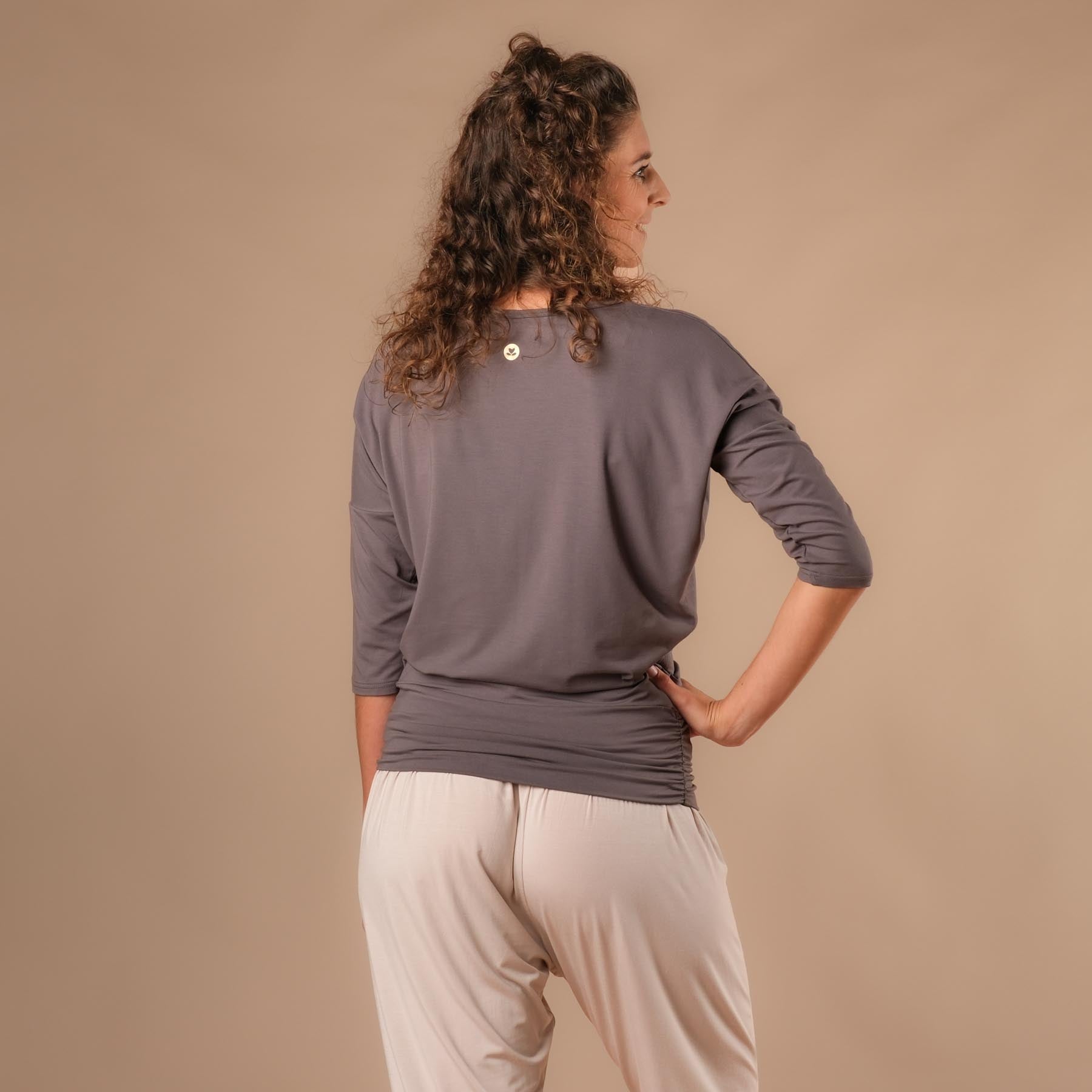 Yoga Shirt Comfy manica 3/4, made in Switzerland, tessuto morbidissimo, grigio acciaio