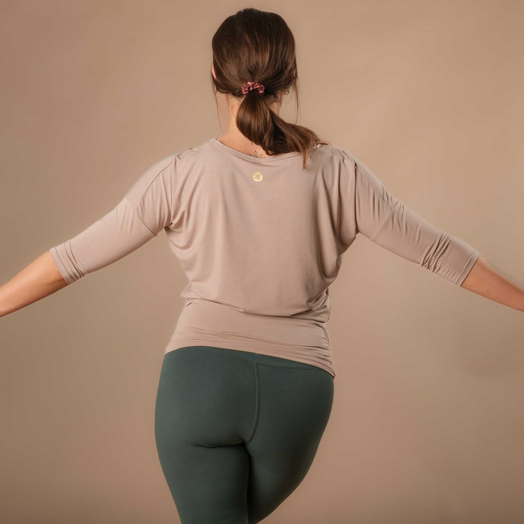 Camicia da yoga Comoda manica 3/4, made in Switzerland, tessuto morbidissimo, color tortora