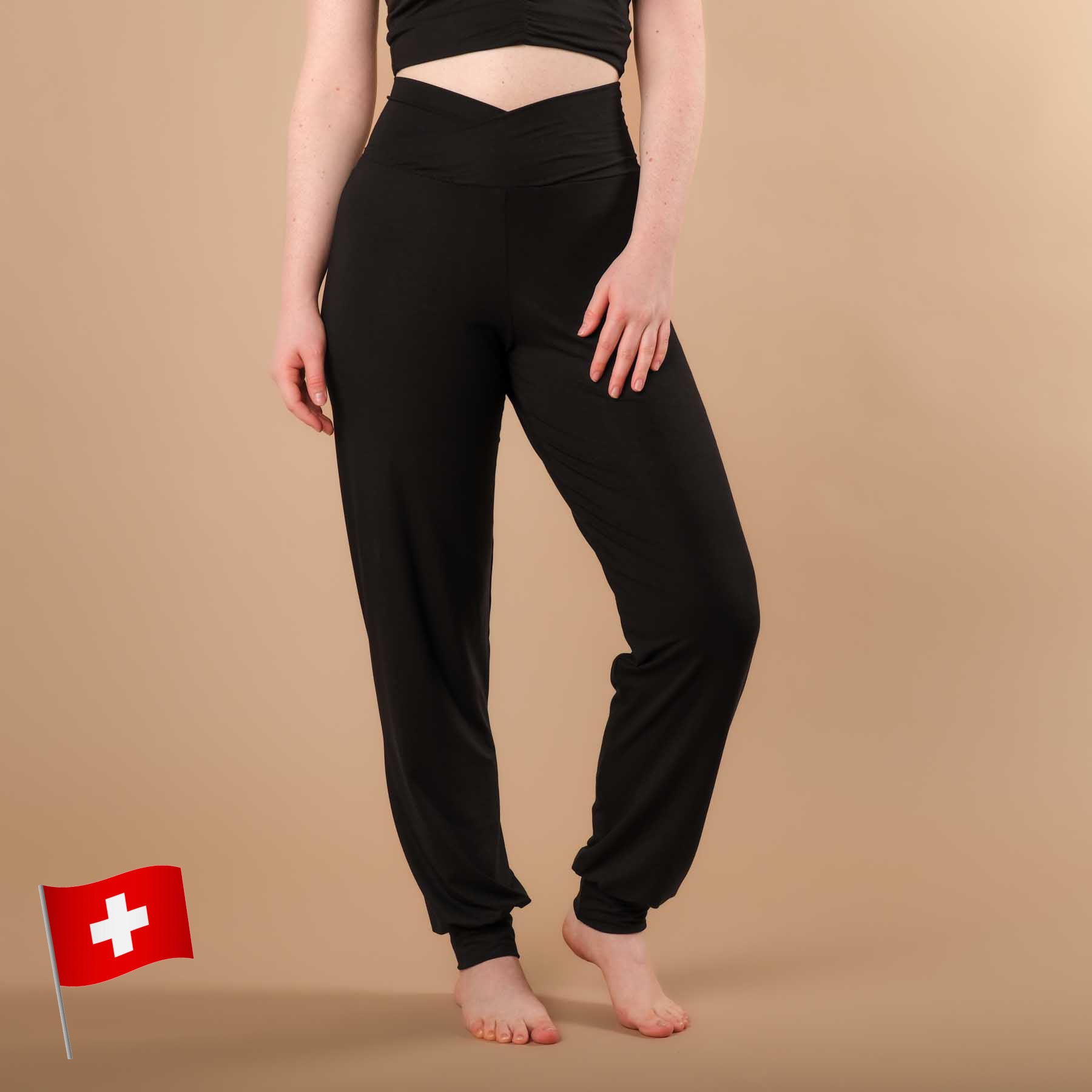 Pantaloni da yoga larghi Viki - prodotti in modo sostenibile in Svizzera