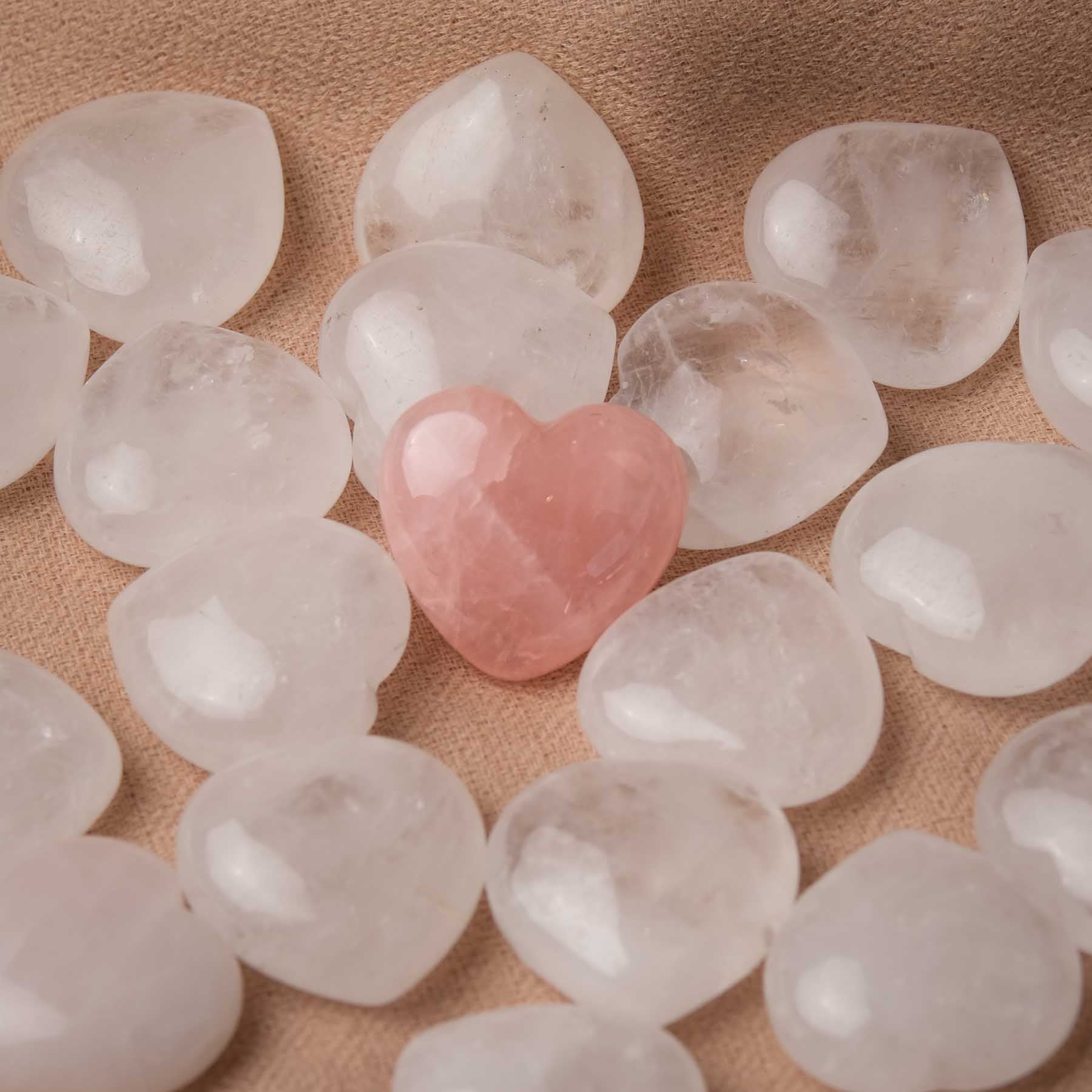 Cristallo di rocca con cuore in pietra preziosa (trasparente)