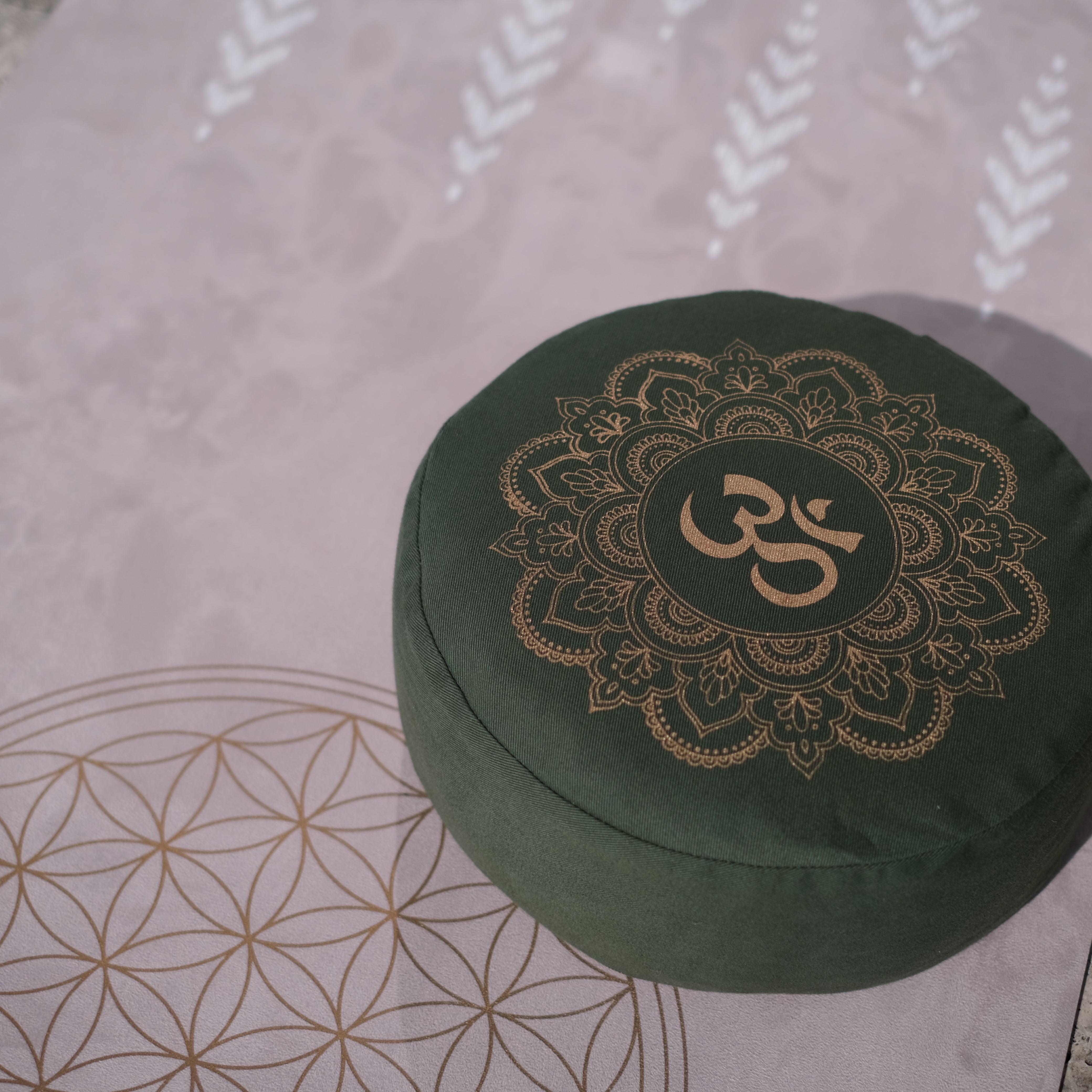 Cuscino da meditazione Mandala rotondo OM verde oliva