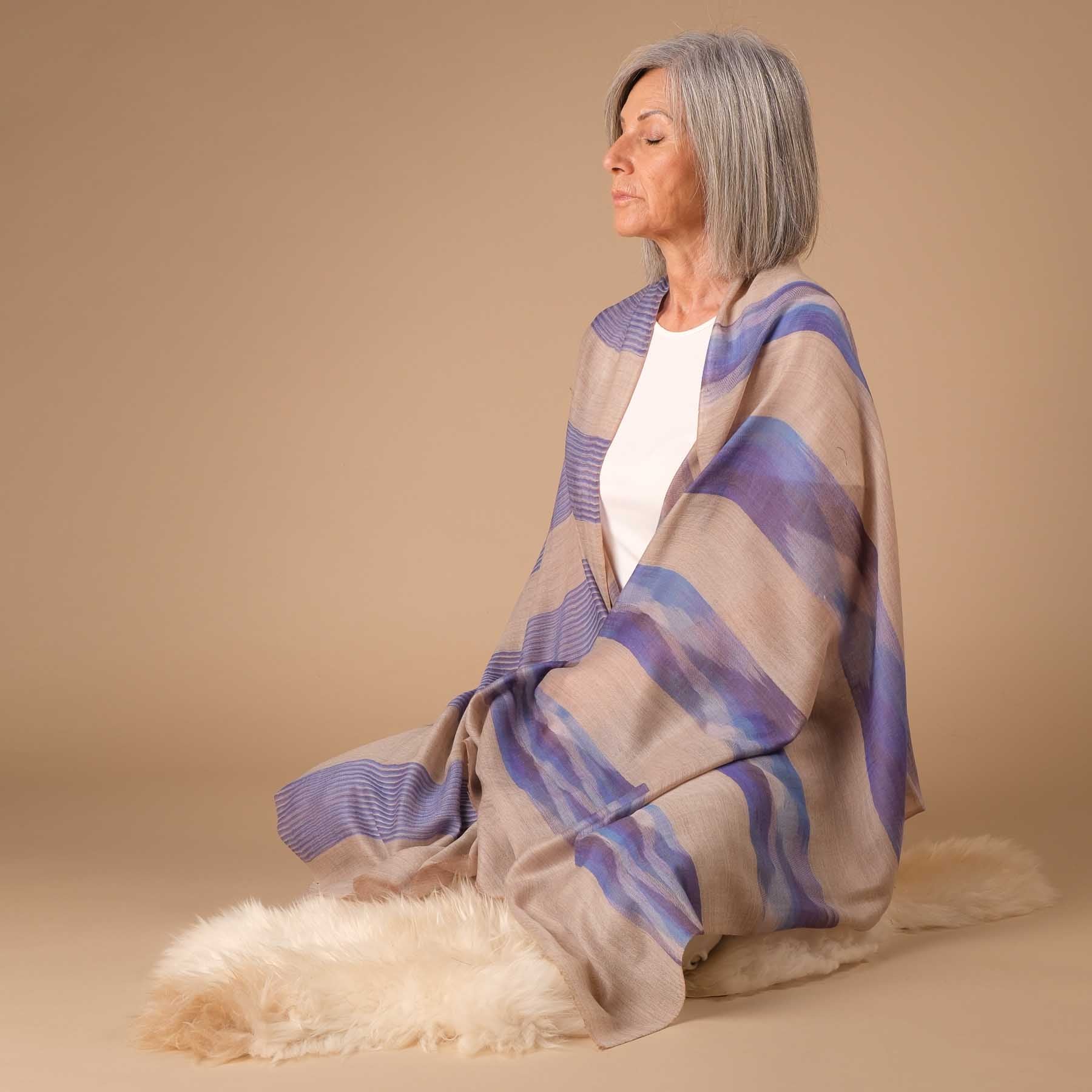 Sciarpa da meditazione in lana fine etno blu